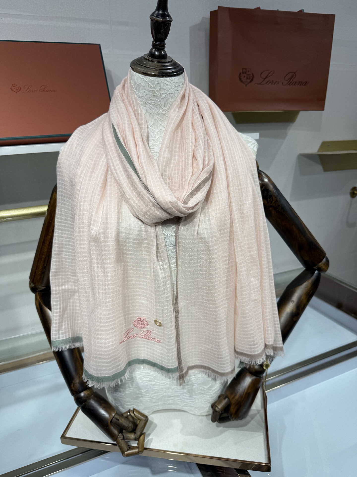 💟Loro Piana LP 最新独家供应十年二十年都不过时！也只有LP羊绒围巾能把这么看似简单外观的围