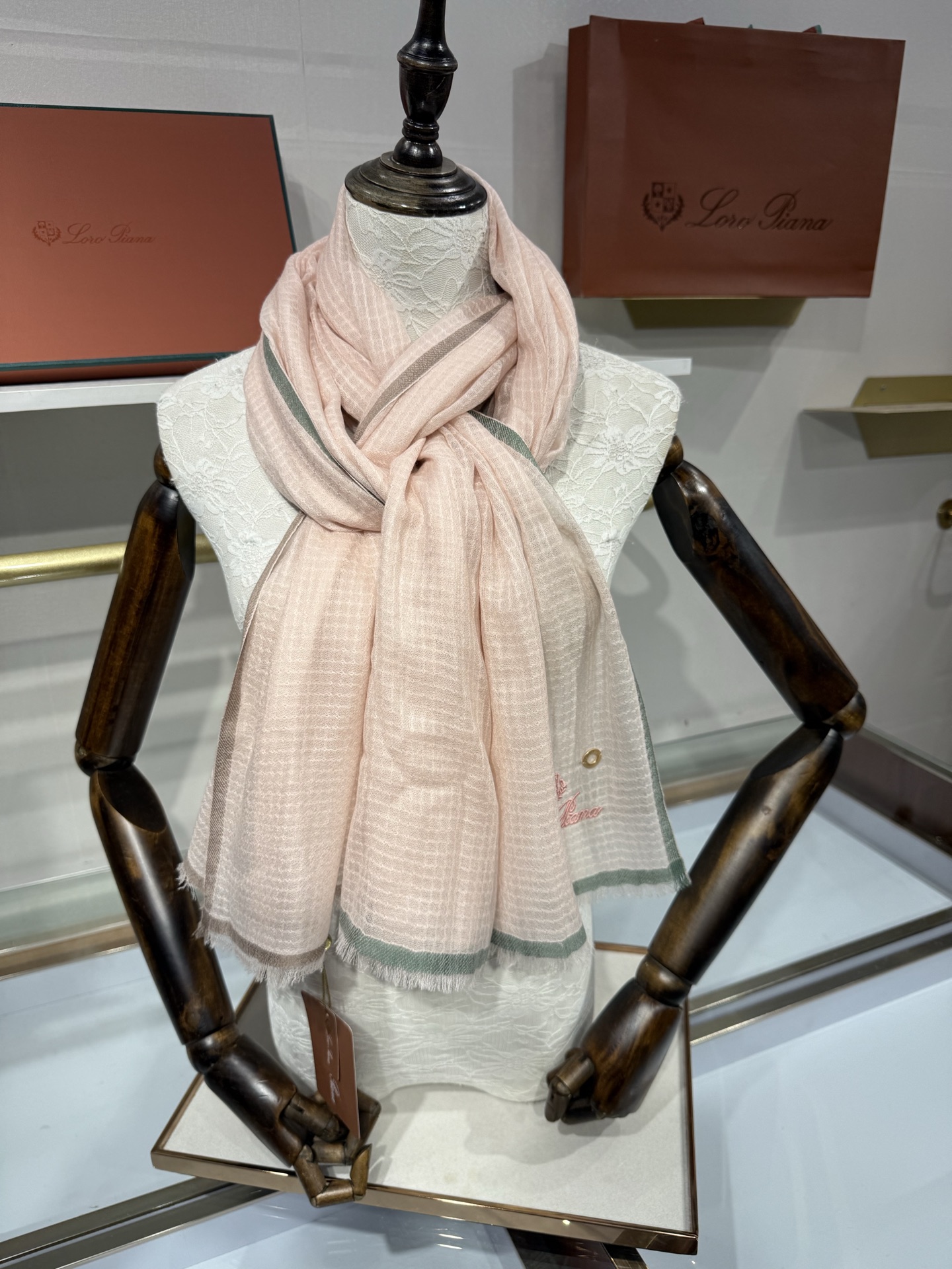 💟Loro Piana LP 最新独家供应十年二十年都不过时！也只有LP羊绒围巾能把这么看似简单外观的围