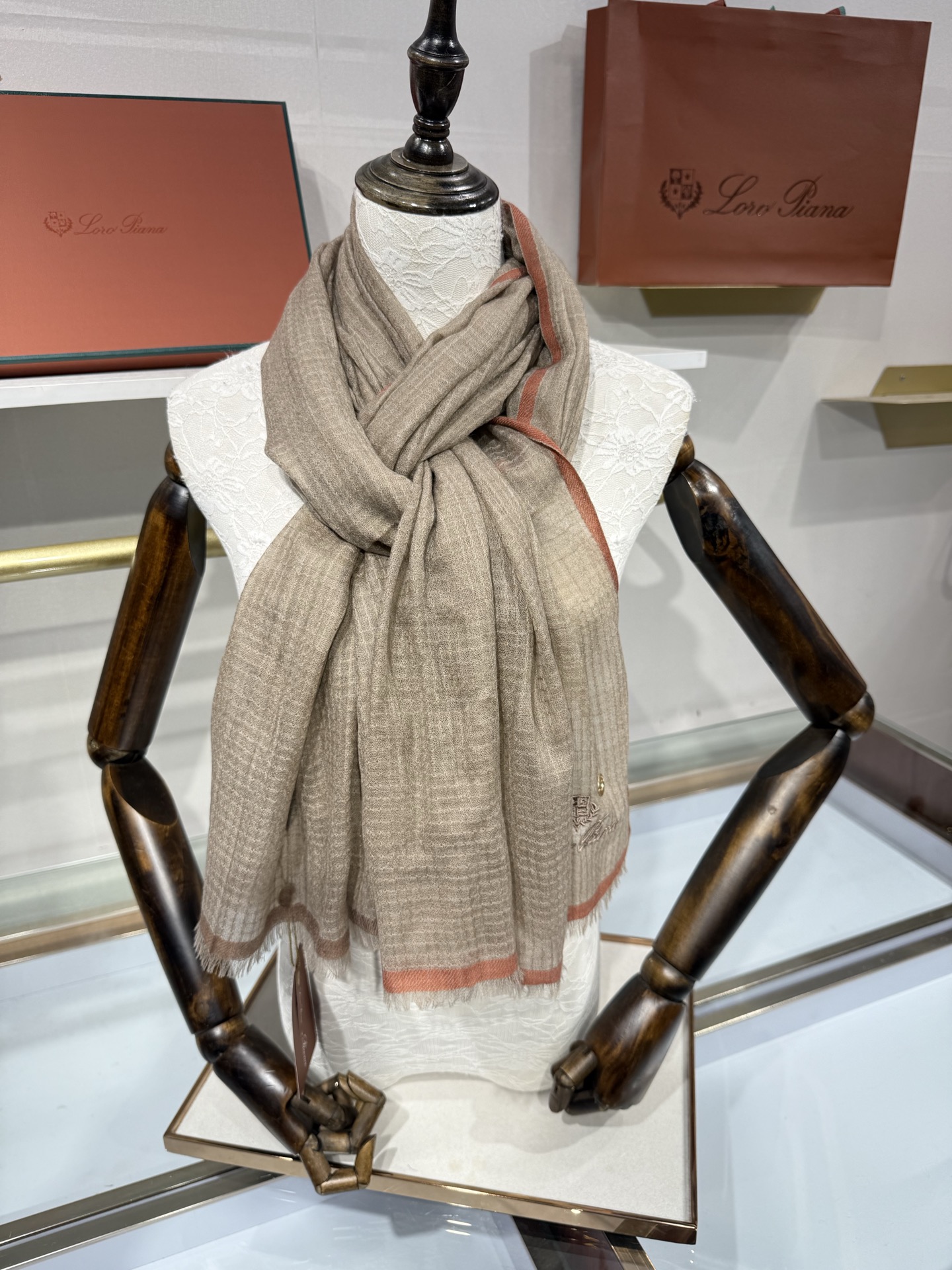 💟Loro Piana LP 最新独家供应十年二十年都不过时！也只有LP羊绒围巾能把这么看似简单外观的围