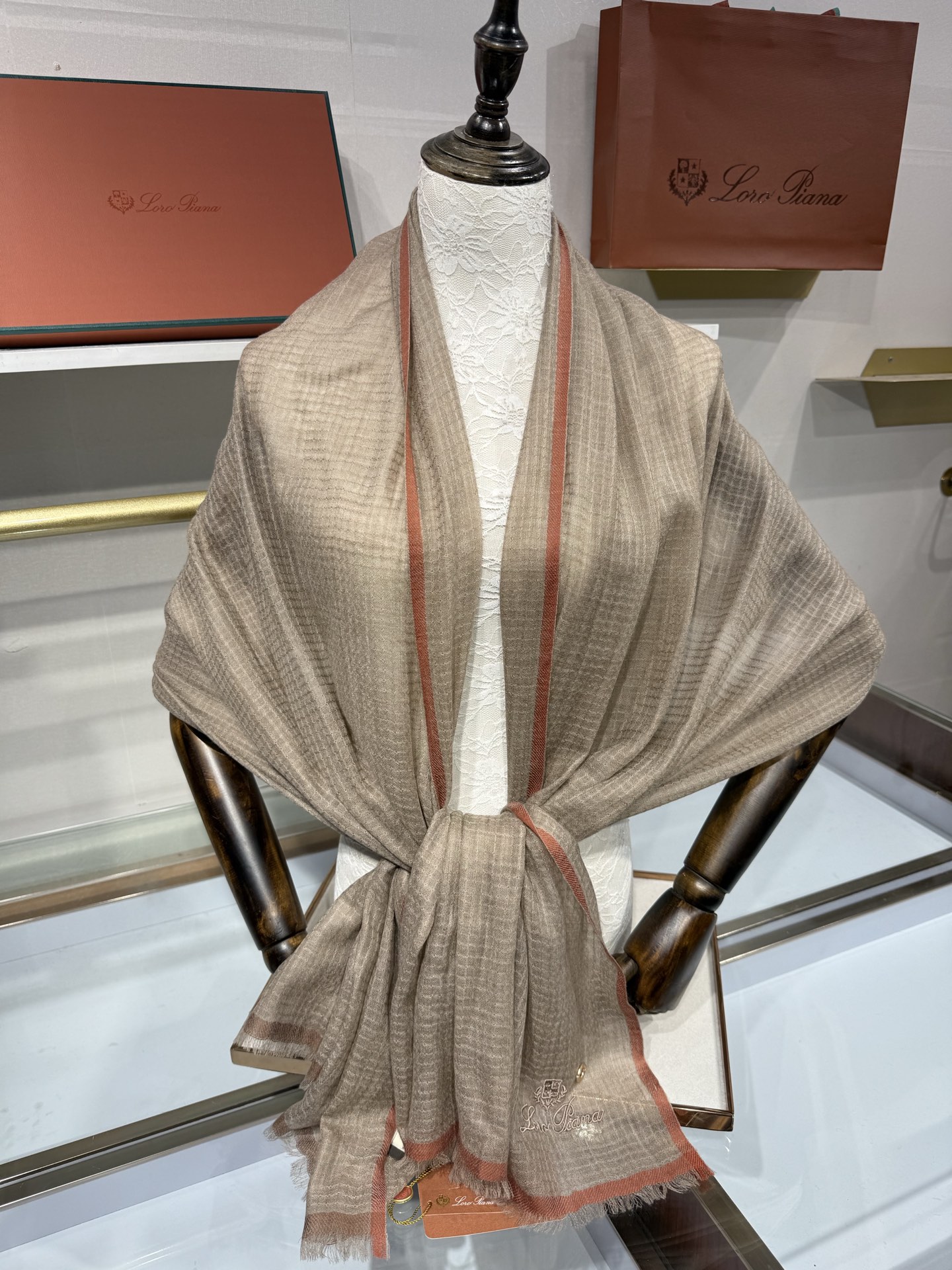 💟Loro Piana LP 最新独家供应十年二十年都不过时！也只有LP羊绒围巾能把这么看似简单外观的围