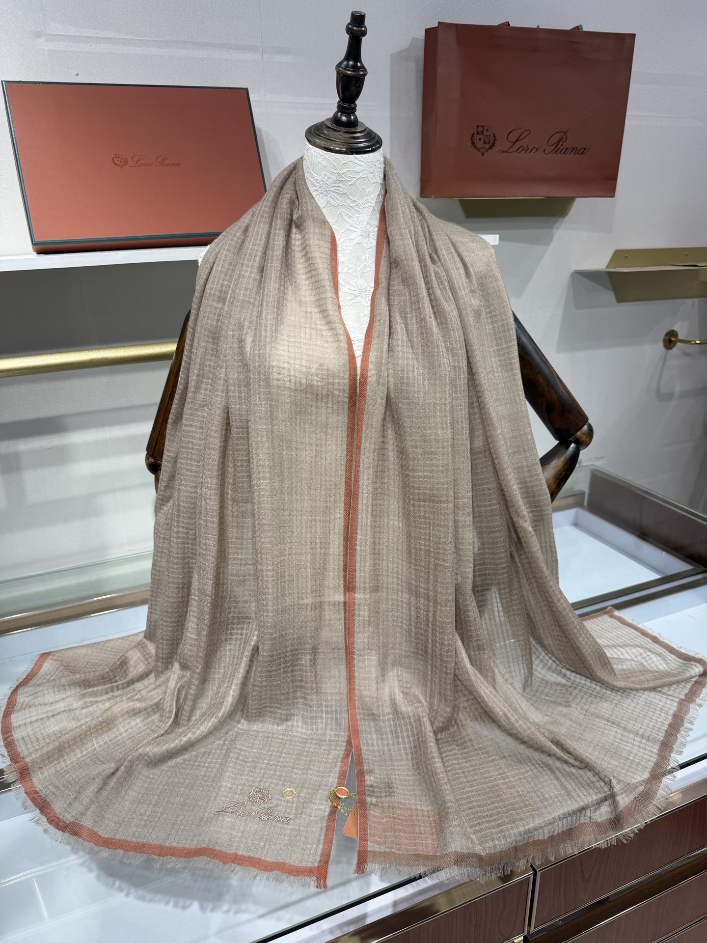 💟Loro Piana LP 最新独家供应十年二十年都不过时！也只有LP羊绒围巾能把这么看似简单外观的围
