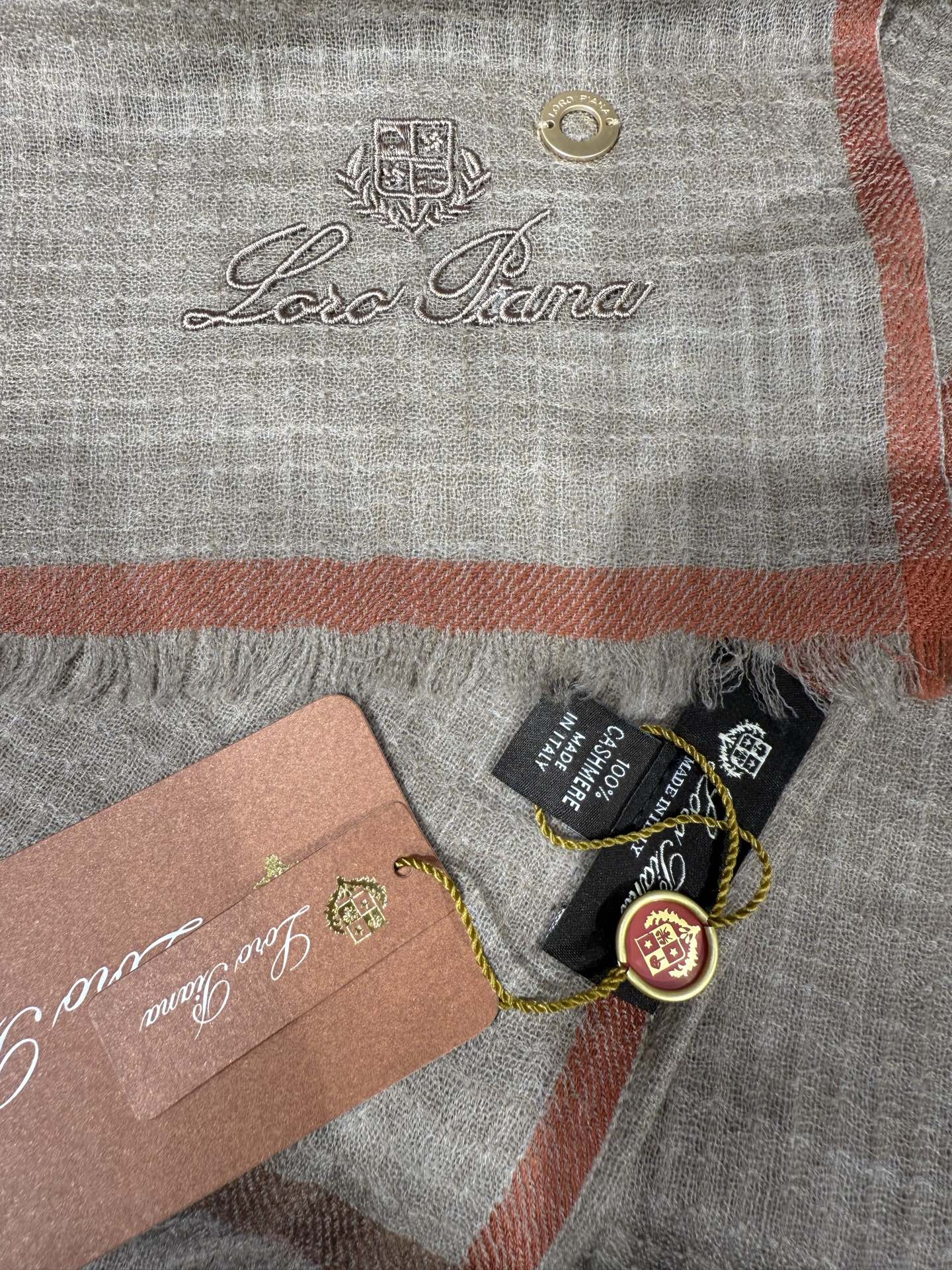 💟Loro Piana LP 最新独家供应十年二十年都不过时！也只有LP羊绒围巾能把这么看似简单外观的围