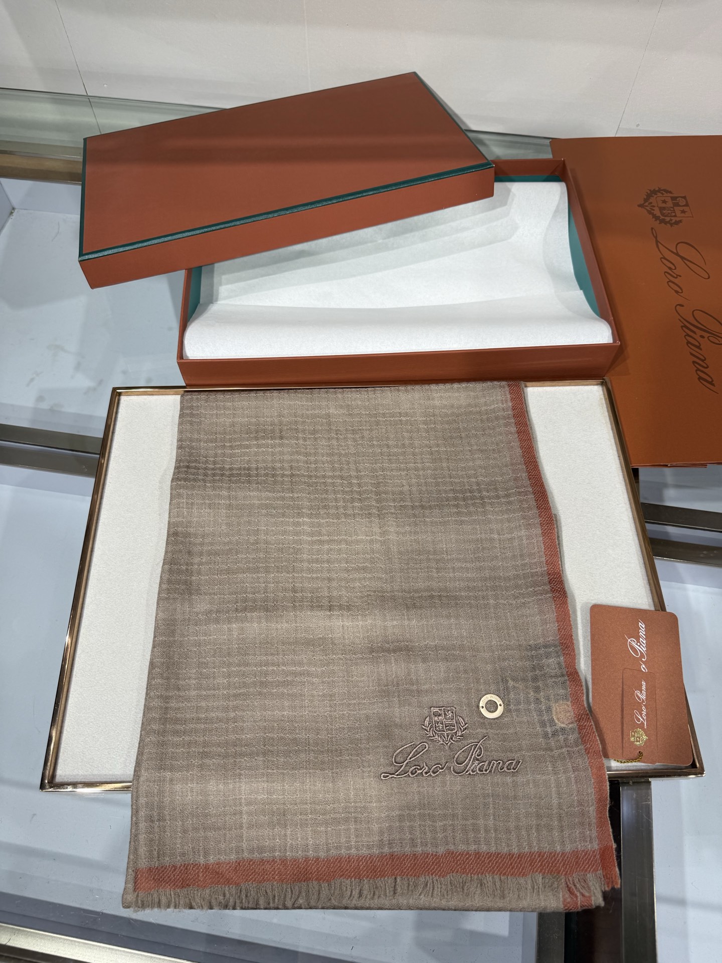 💟Loro Piana LP 最新独家供应十年二十年都不过时！也只有LP羊绒围巾能把这么看似简单外观的围