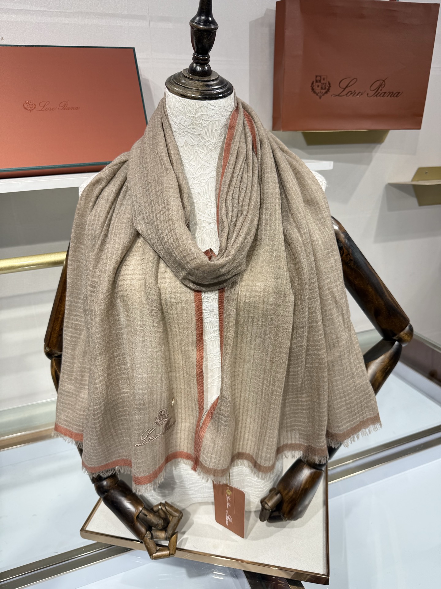 💟Loro Piana LP 最新独家供应十年二十年都不过时！也只有LP羊绒围巾能把这么看似简单外观的围
