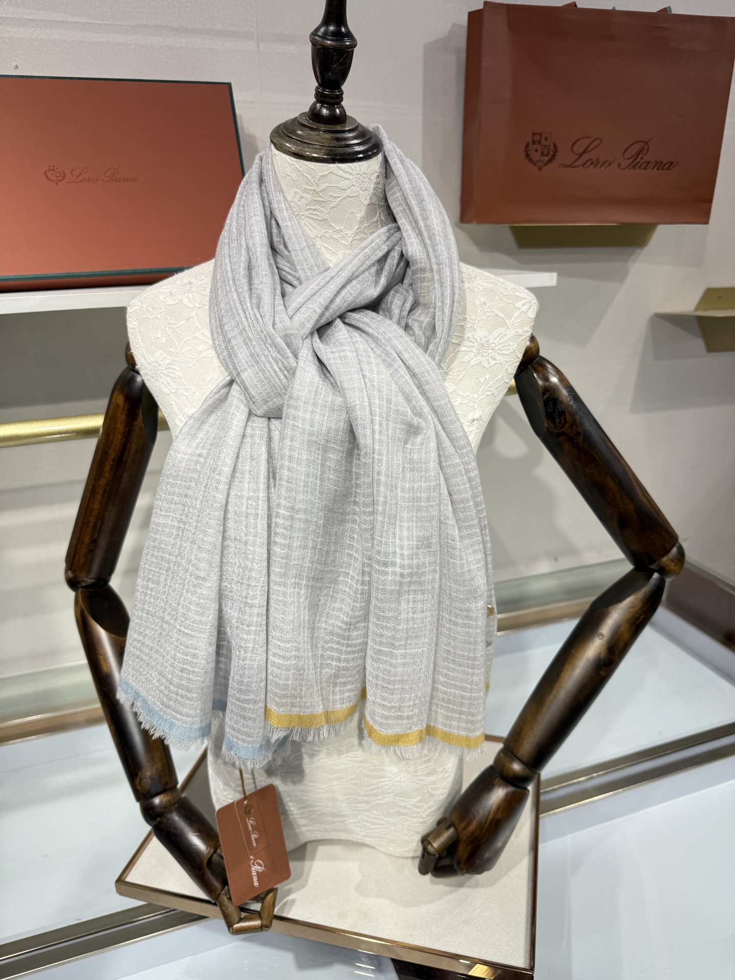 💟Loro Piana LP 最新独家供应十年二十年都不过时！也只有LP羊绒围巾能把这么看似简单外观的围