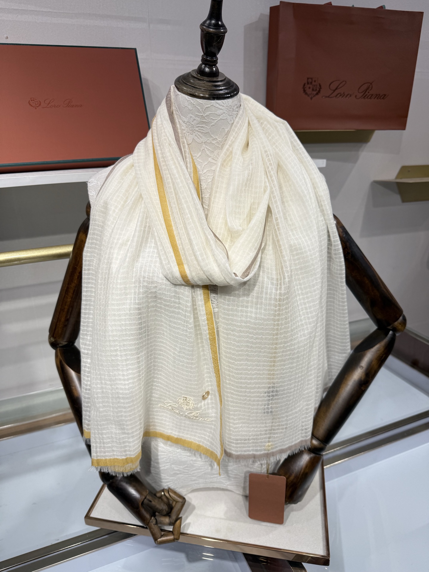 💟Loro Piana LP 最新独家供应十年二十年都不过时！也只有LP羊绒围巾能把这么看似简单外观的围