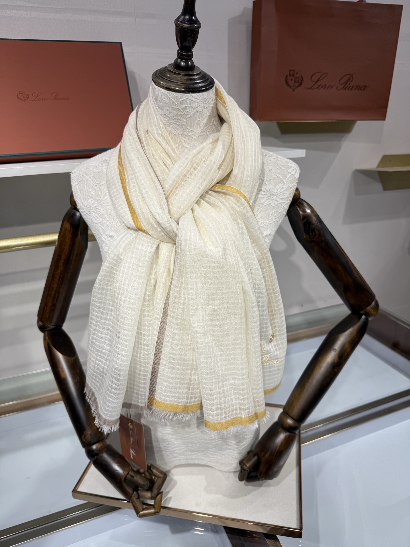 💟Loro Piana LP 最新独家供应十年二十年都不过时！也只有LP羊绒围巾能把这么看似简单外观的围