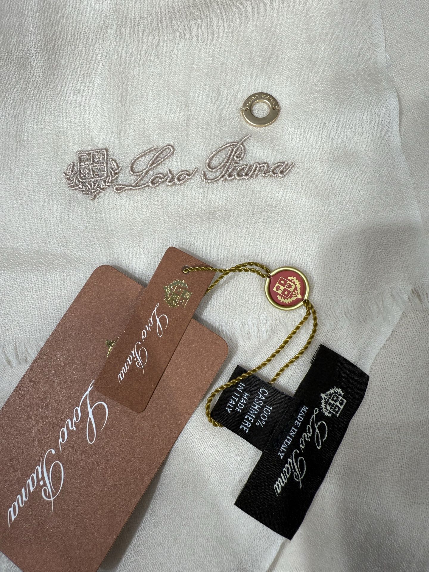 💟Loro Piana LP 最新独家供应十年二十年都不过时！也只有LP羊绒围巾能把这么看似简单外观的围