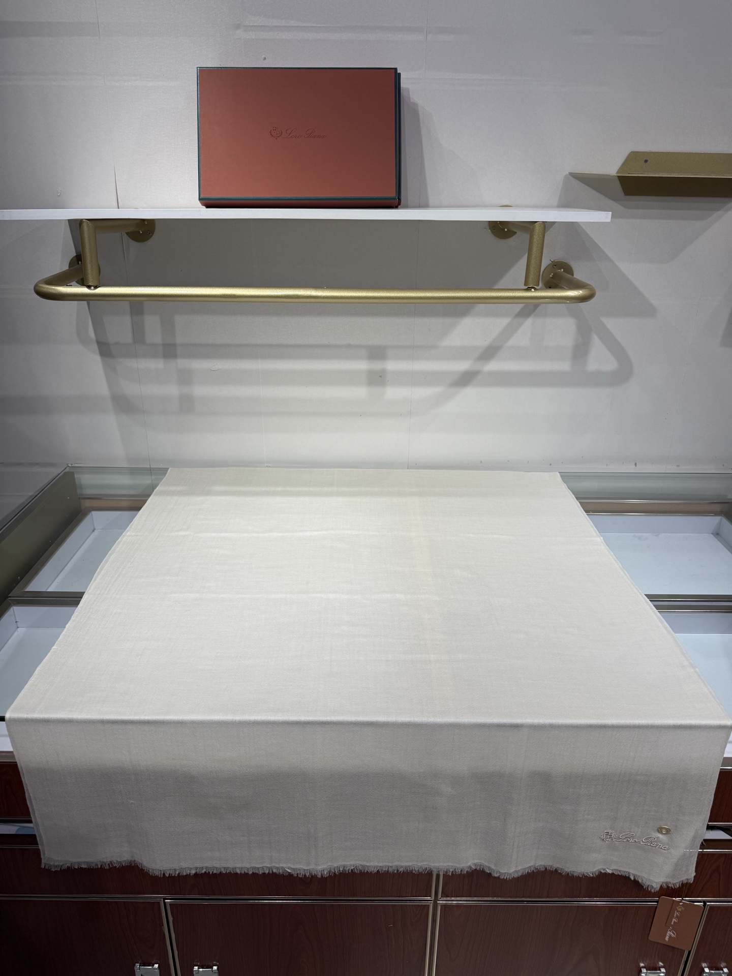 💟Loro Piana LP 最新独家供应十年二十年都不过时！也只有LP羊绒围巾能把这么看似简单外观的围
