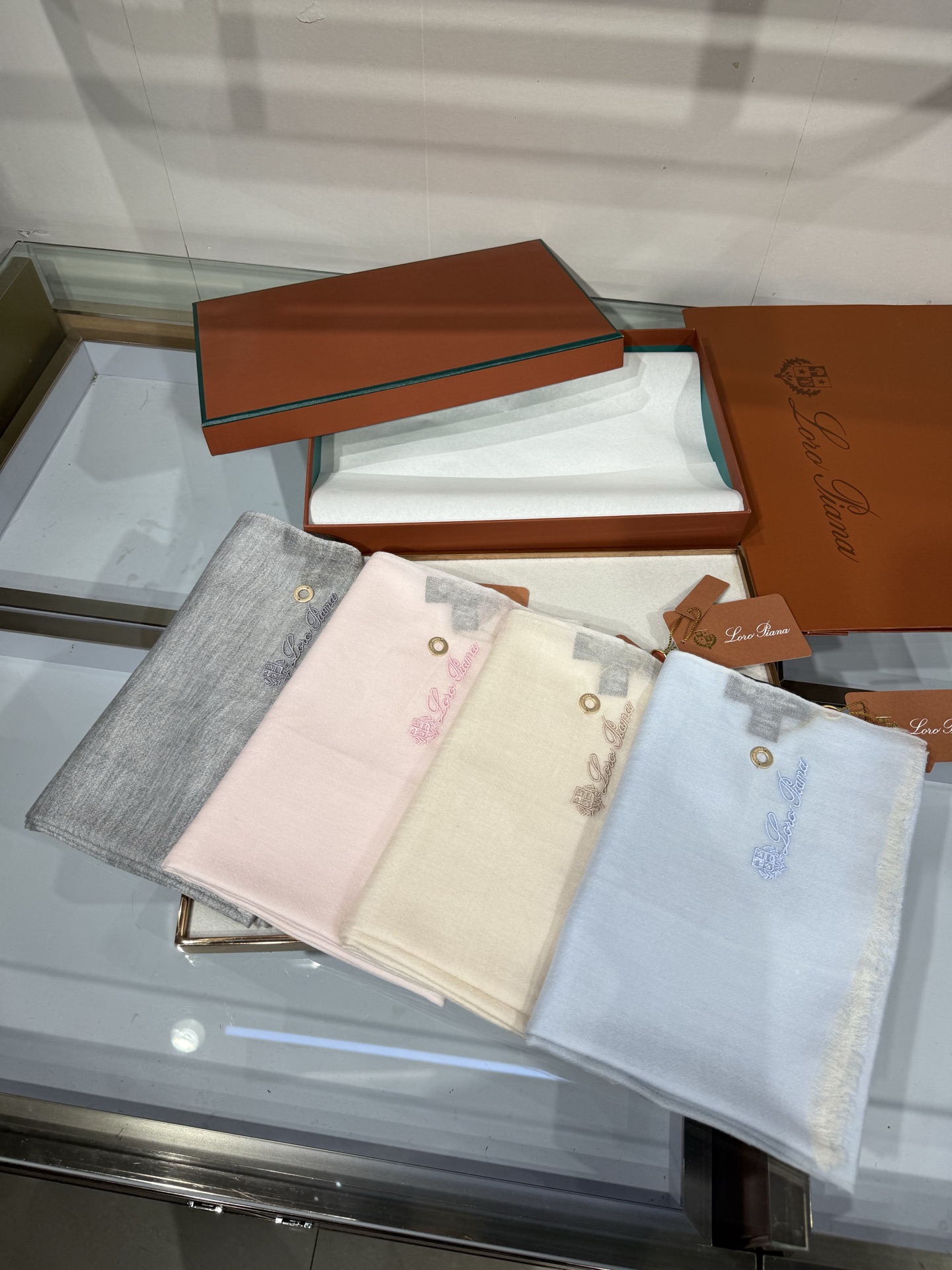 💟Loro Piana LP 最新独家供应十年二十年都不过时！也只有LP羊绒围巾能把这么看似简单外观的围