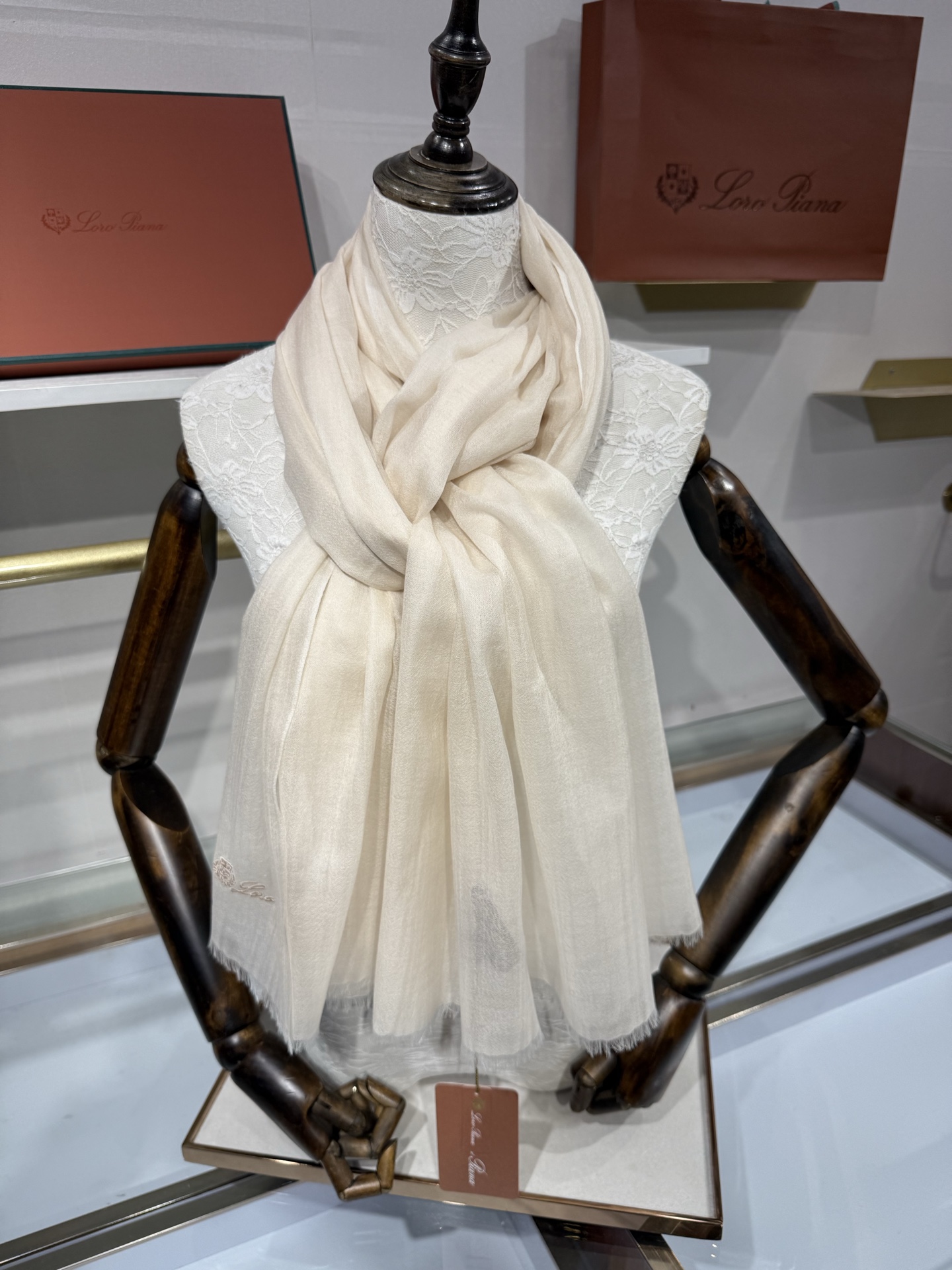 💟Loro Piana LP 最新独家供应十年二十年都不过时！也只有LP羊绒围巾能把这么看似简单外观的围