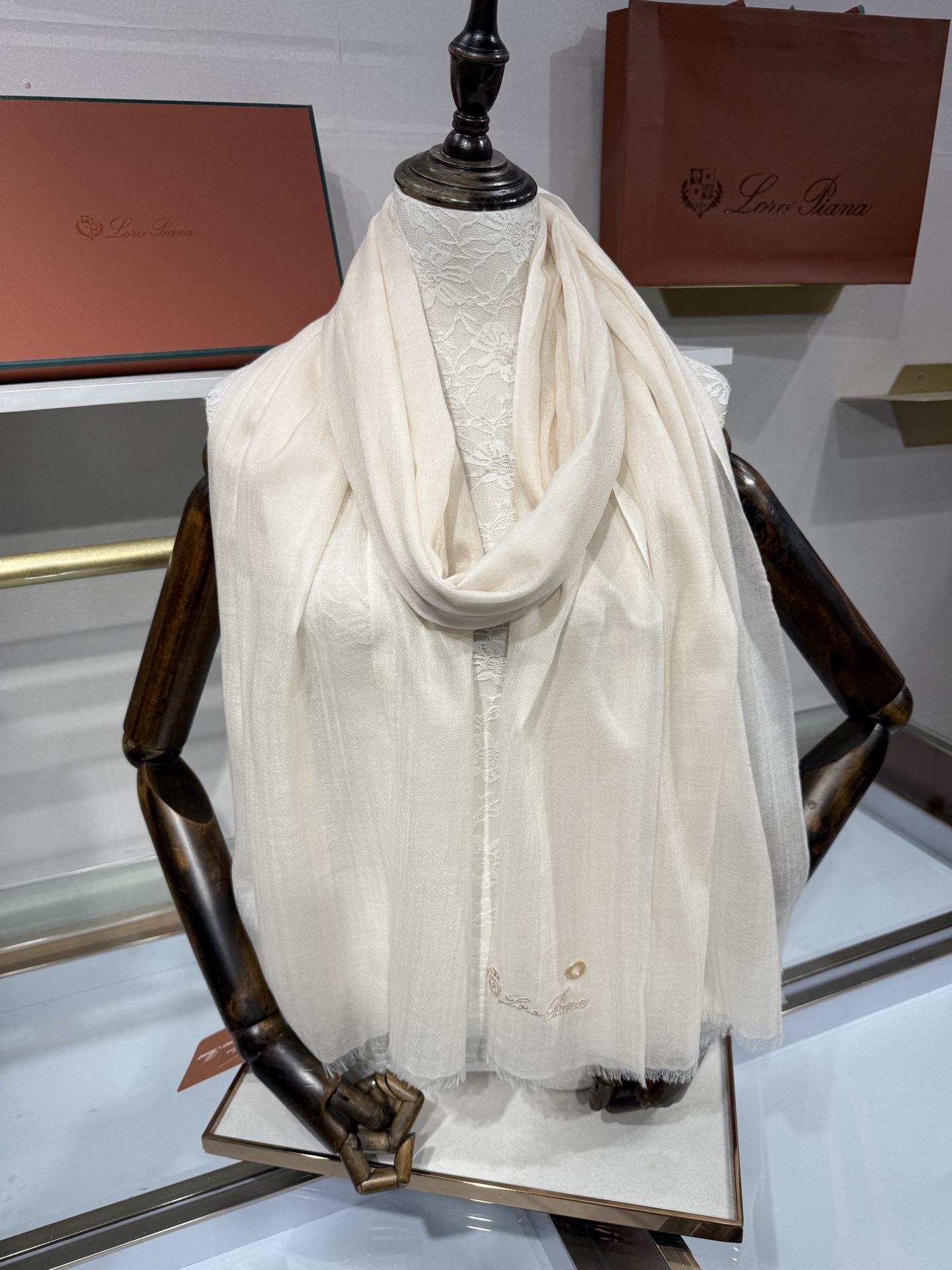 💟Loro Piana LP 最新独家供应十年二十年都不过时！也只有LP羊绒围巾能把这么看似简单外观的围