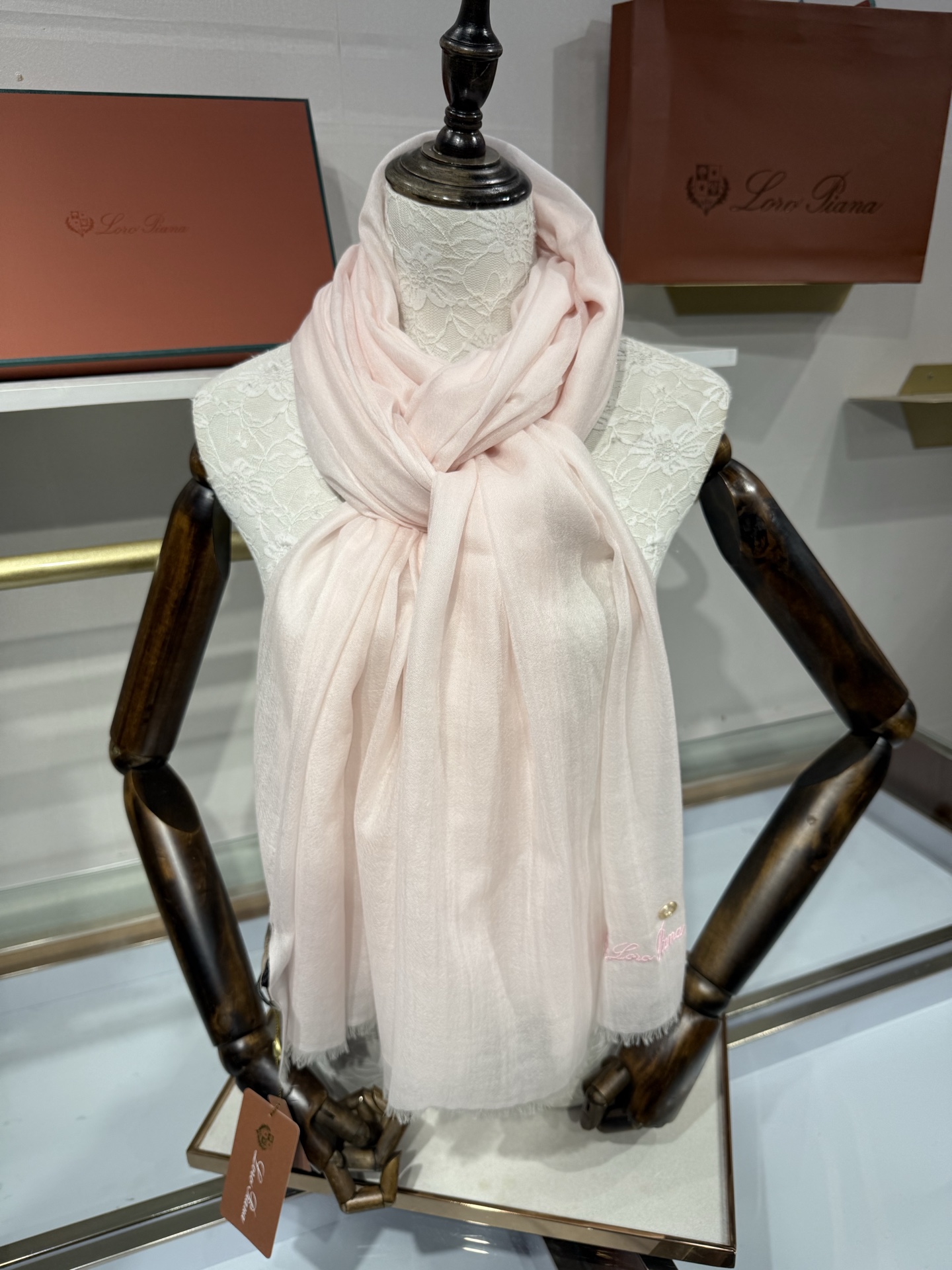 💟Loro Piana LP 最新独家供应十年二十年都不过时！也只有LP羊绒围巾能把这么看似简单外观的围