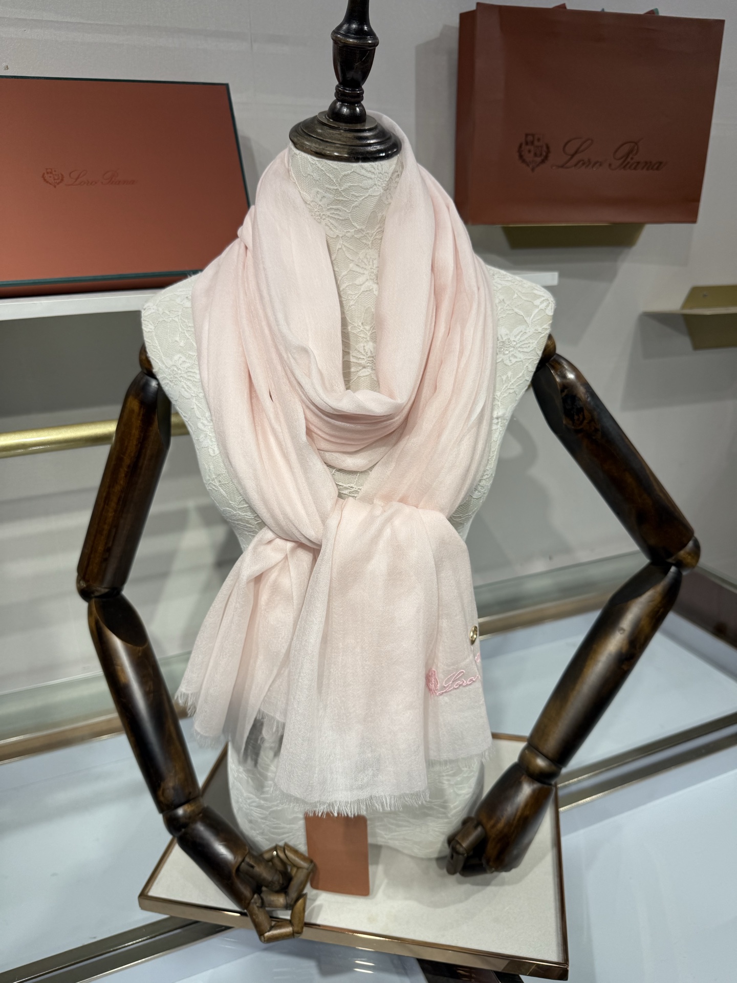 💟Loro Piana LP 最新独家供应十年二十年都不过时！也只有LP羊绒围巾能把这么看似简单外观的围