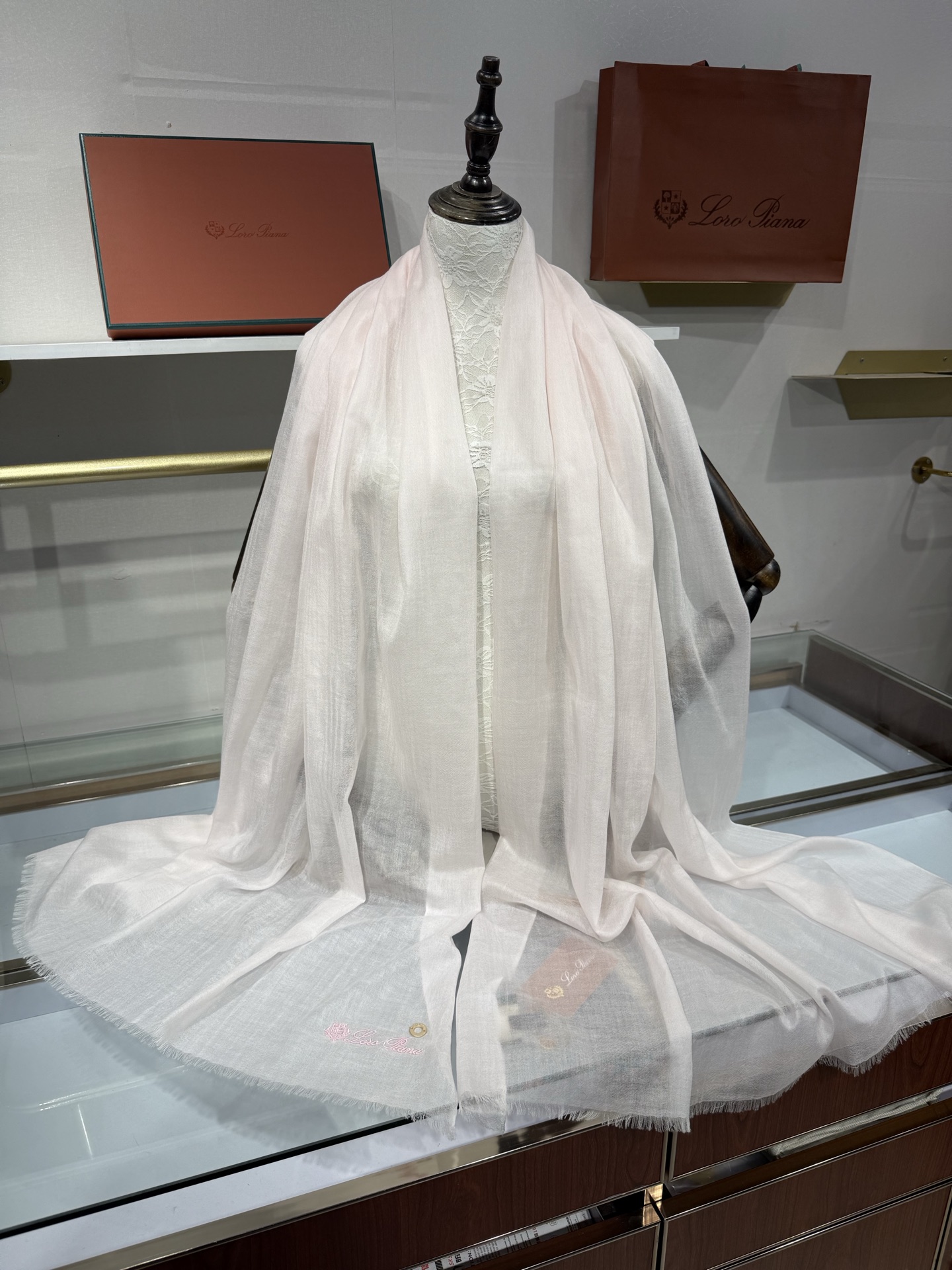 💟Loro Piana LP 最新独家供应十年二十年都不过时！也只有LP羊绒围巾能把这么看似简单外观的围