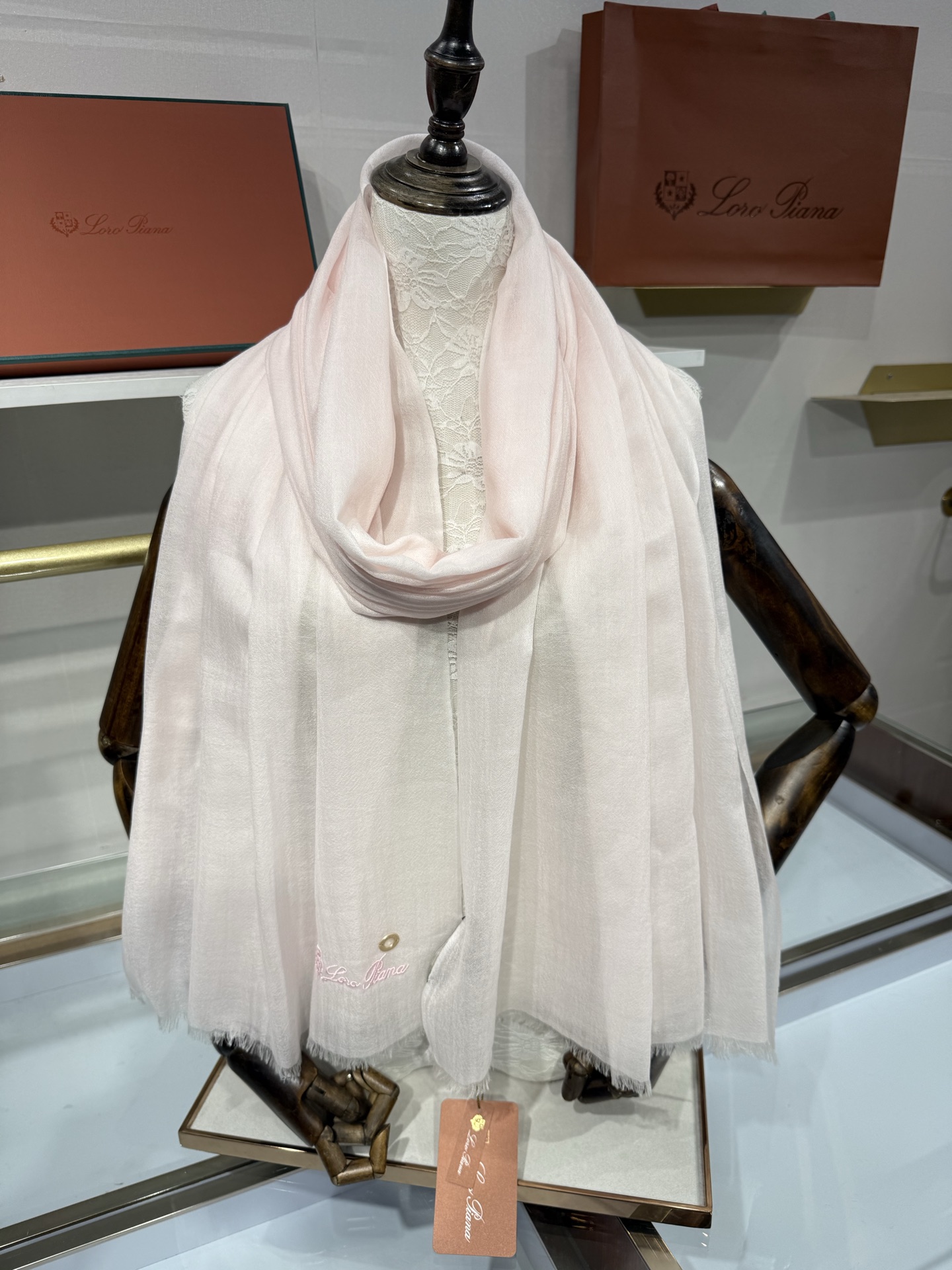 💟Loro Piana LP 最新独家供应十年二十年都不过时！也只有LP羊绒围巾能把这么看似简单外观的围