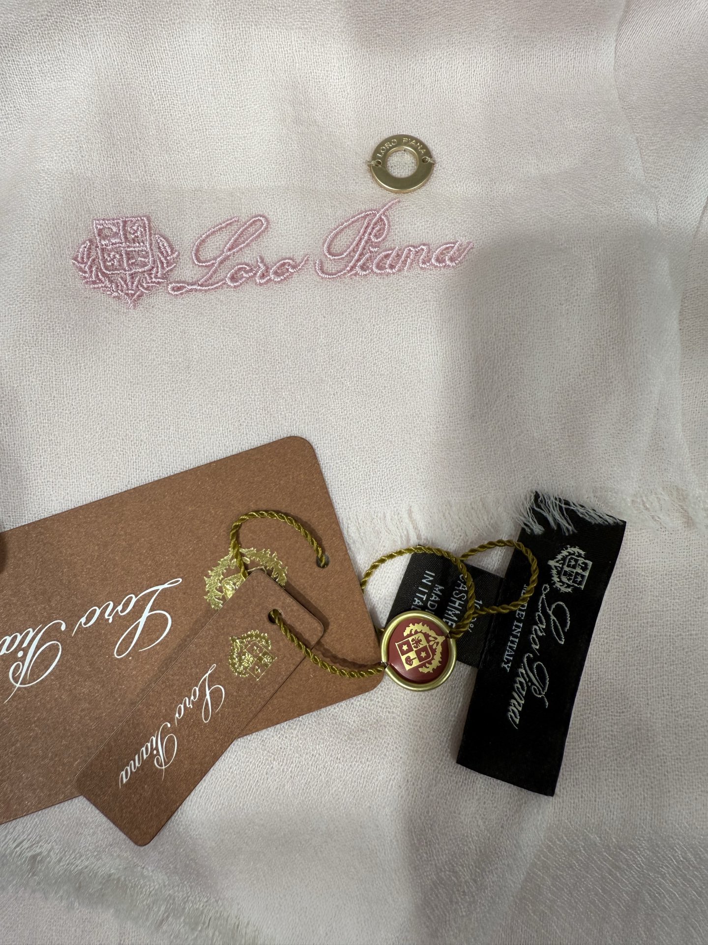 💟Loro Piana LP 最新独家供应十年二十年都不过时！也只有LP羊绒围巾能把这么看似简单外观的围