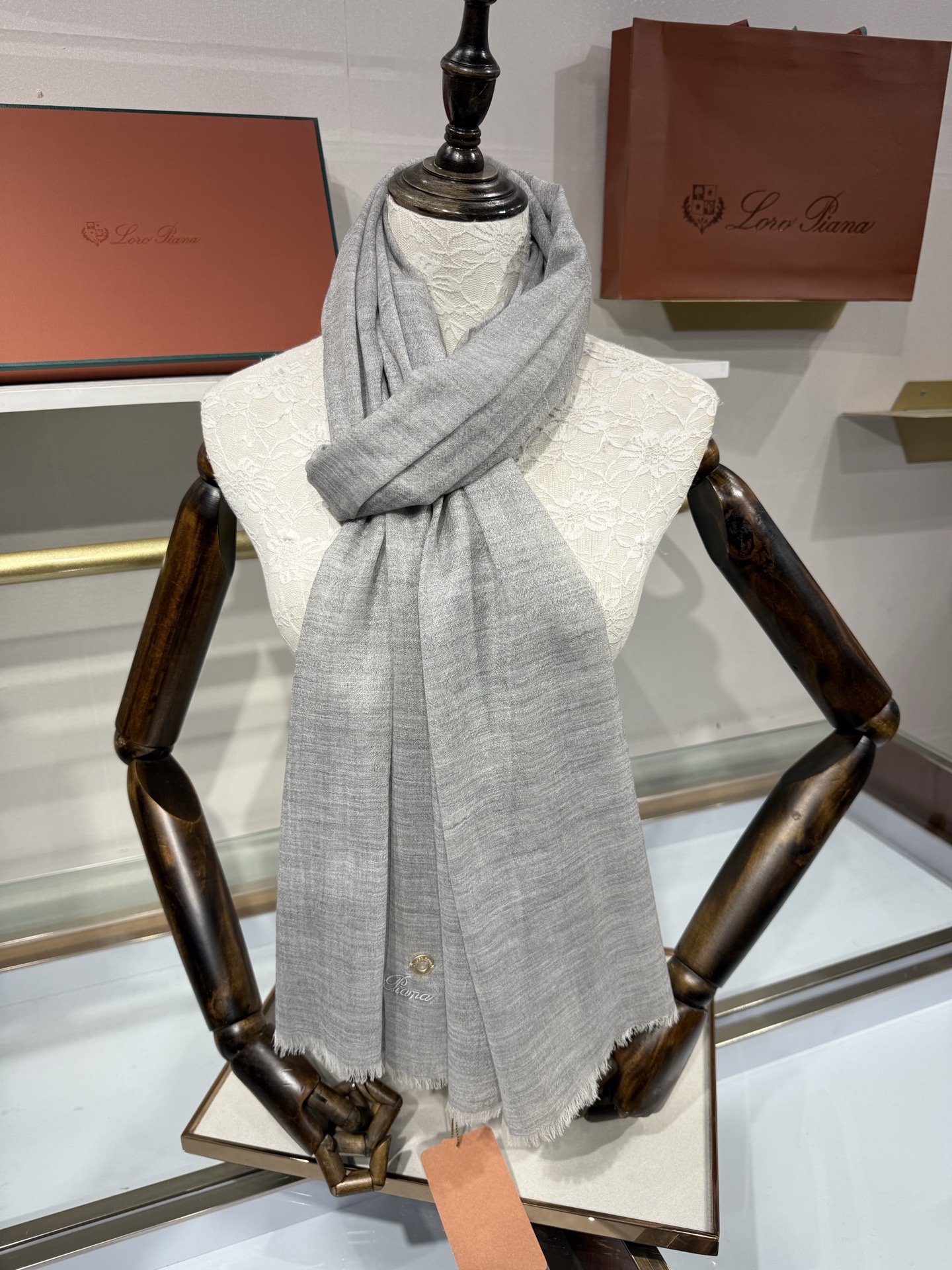 💟Loro Piana LP 最新独家供应十年二十年都不过时！也只有LP羊绒围巾能把这么看似简单外观的围