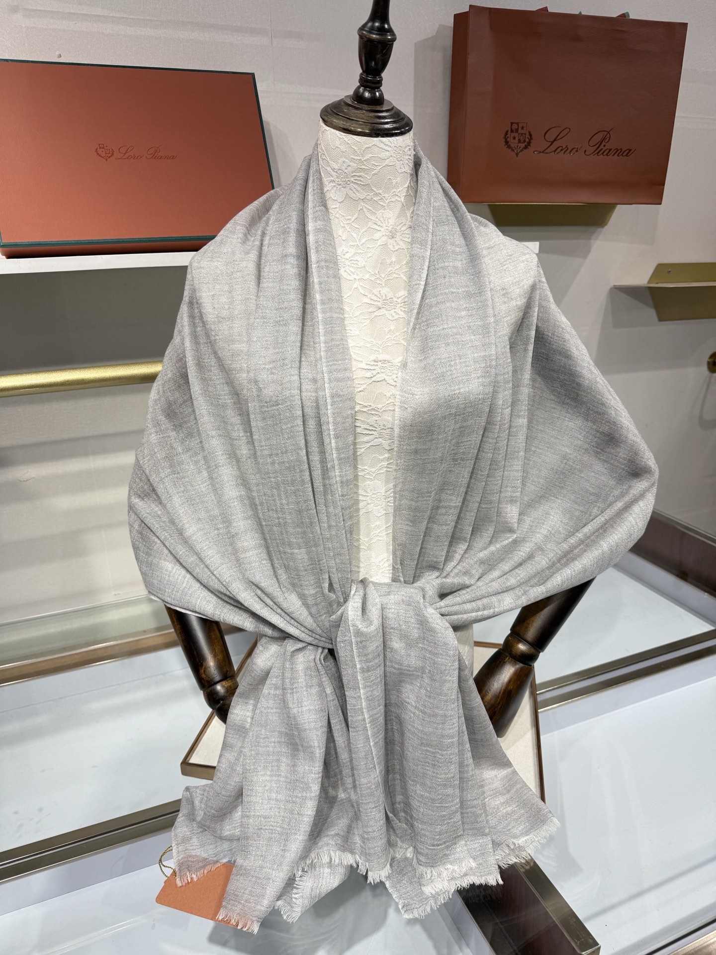 💟Loro Piana LP 最新独家供应十年二十年都不过时！也只有LP羊绒围巾能把这么看似简单外观的围