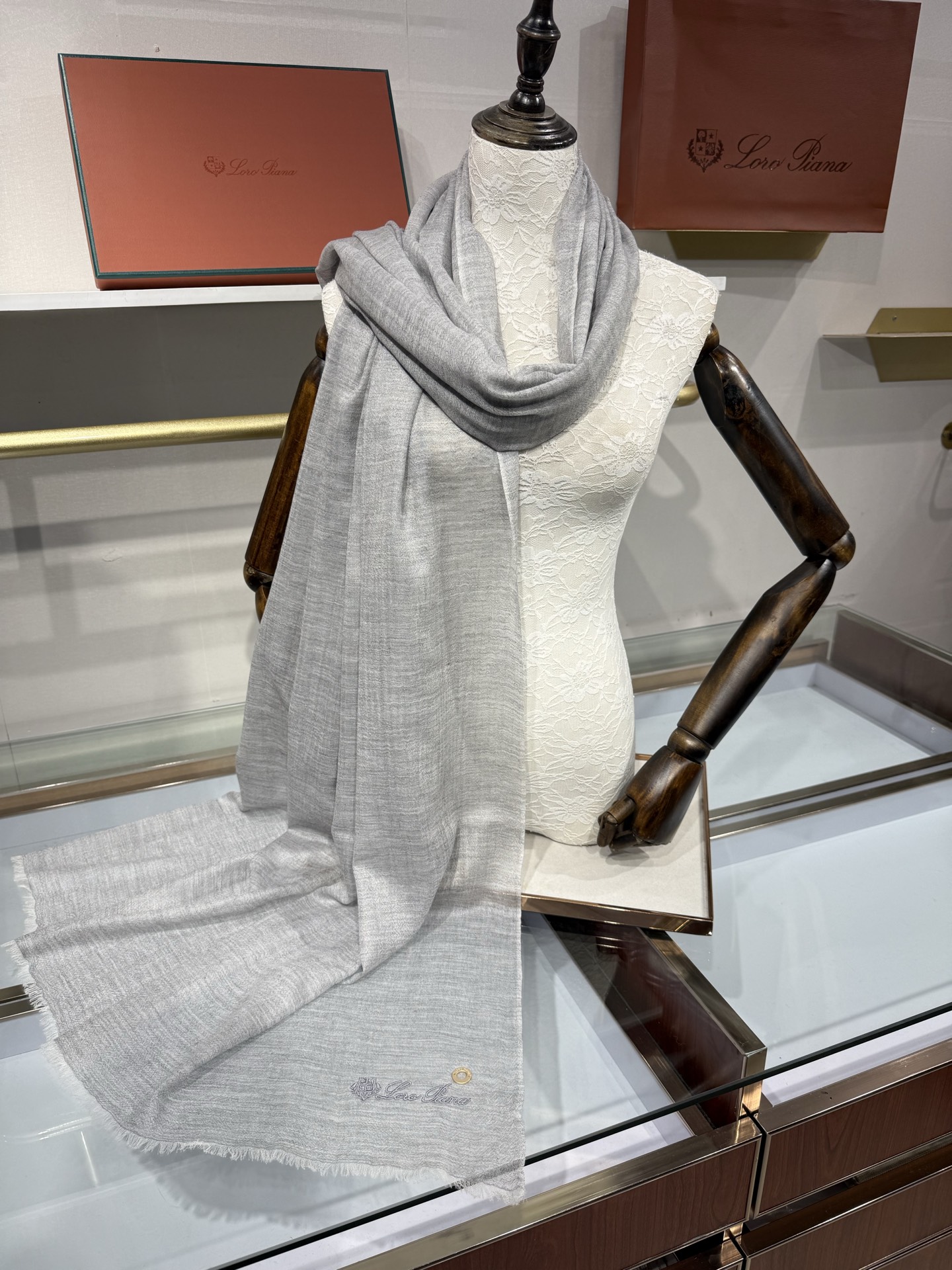 💟Loro Piana LP 最新独家供应十年二十年都不过时！也只有LP羊绒围巾能把这么看似简单外观的围