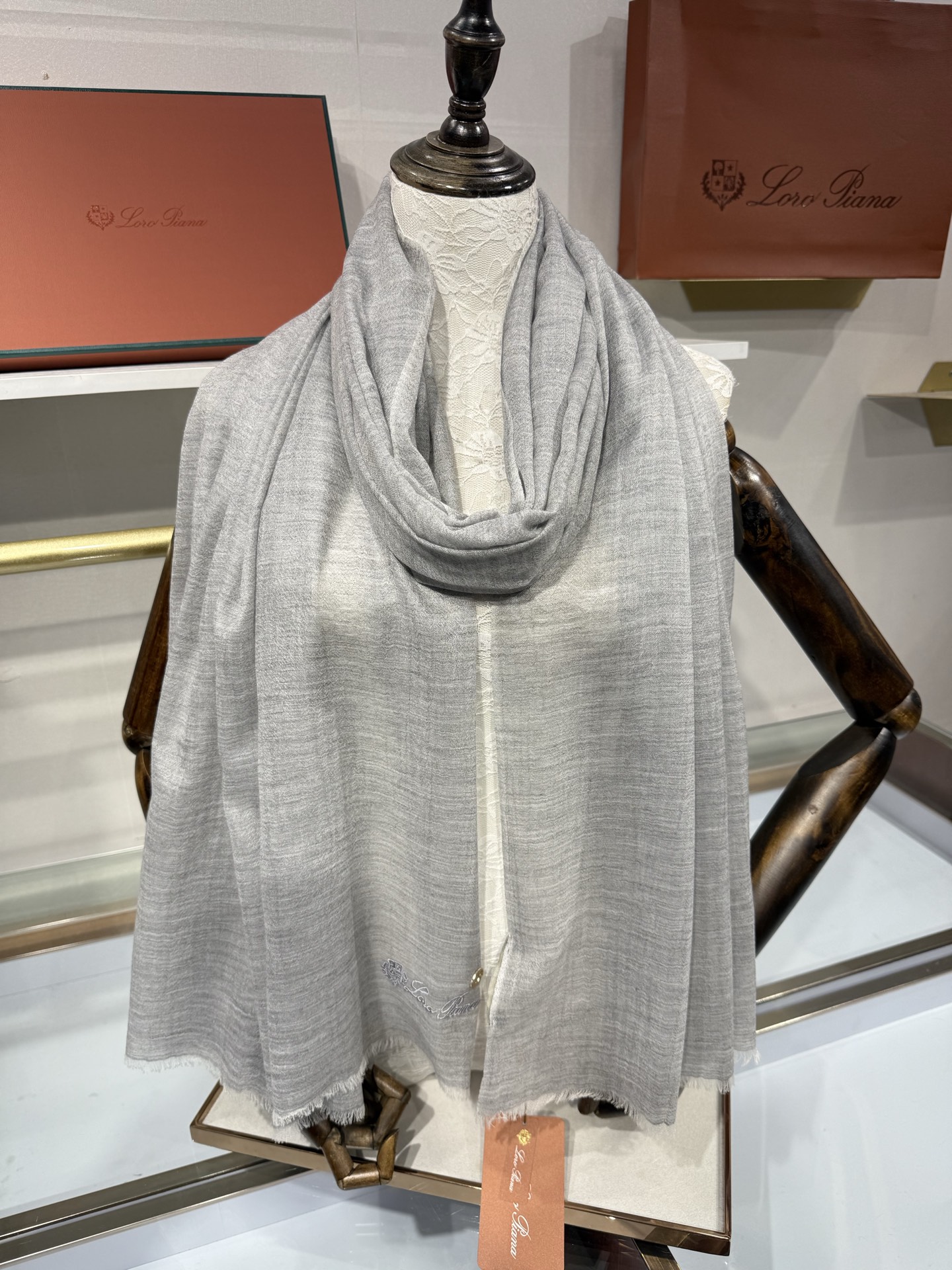 💟Loro Piana LP 最新独家供应十年二十年都不过时！也只有LP羊绒围巾能把这么看似简单外观的围
