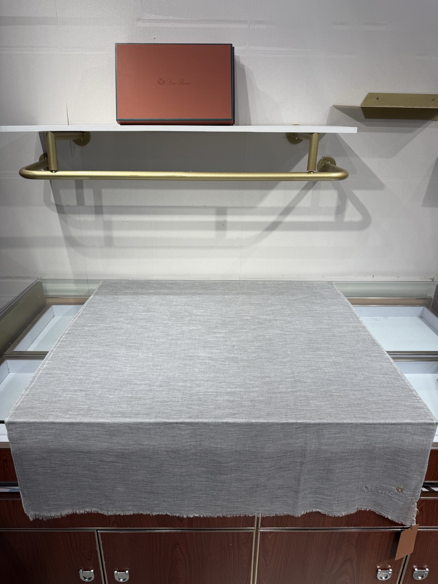 💟Loro Piana LP 最新独家供应十年二十年都不过时！也只有LP羊绒围巾能把这么看似简单外观的围