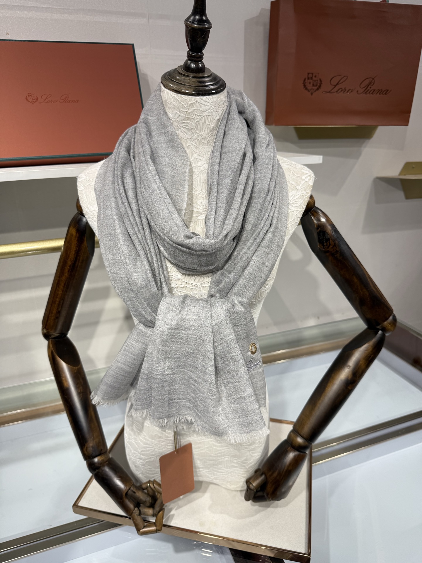 💟Loro Piana LP 最新独家供应十年二十年都不过时！也只有LP羊绒围巾能把这么看似简单外观的围