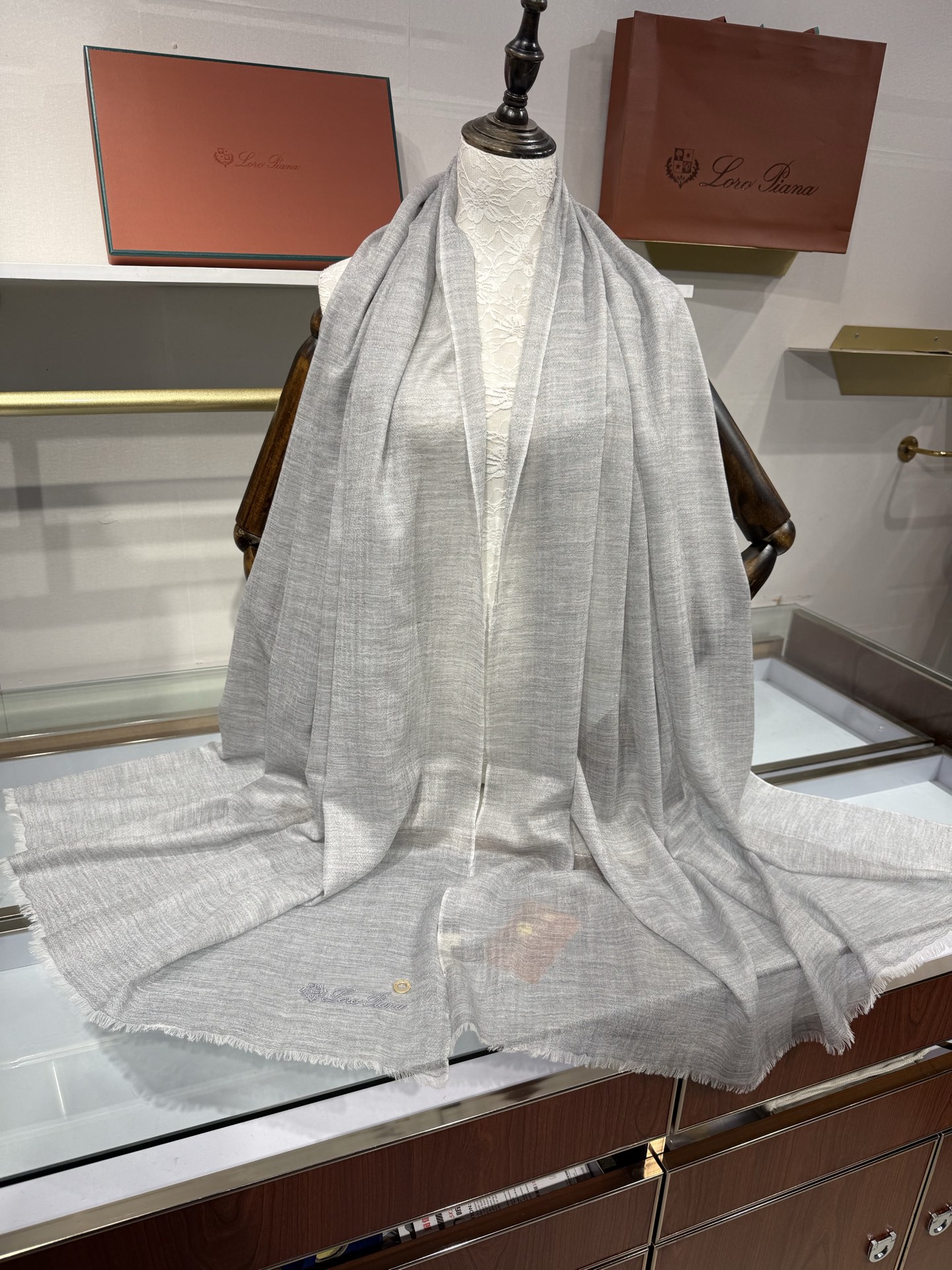 💟Loro Piana LP 最新独家供应十年二十年都不过时！也只有LP羊绒围巾能把这么看似简单外观的围