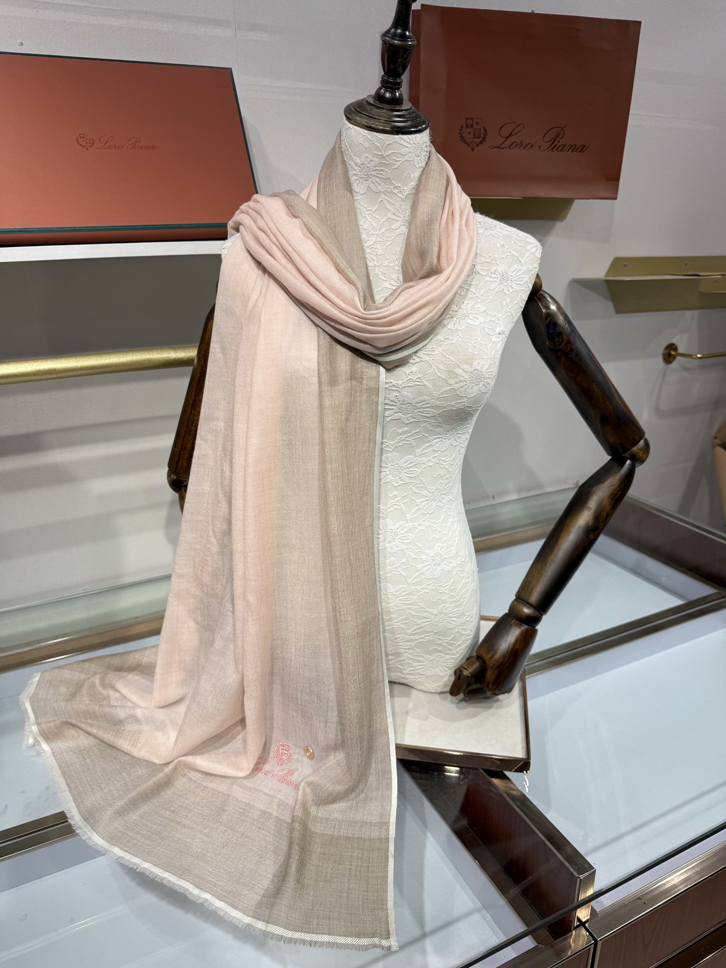 💟Loro Piana LP 最新独家供应十年二十年都不过时！也只有LP羊绒围巾能把这么看似简单外观的围巾做到顶级世界一