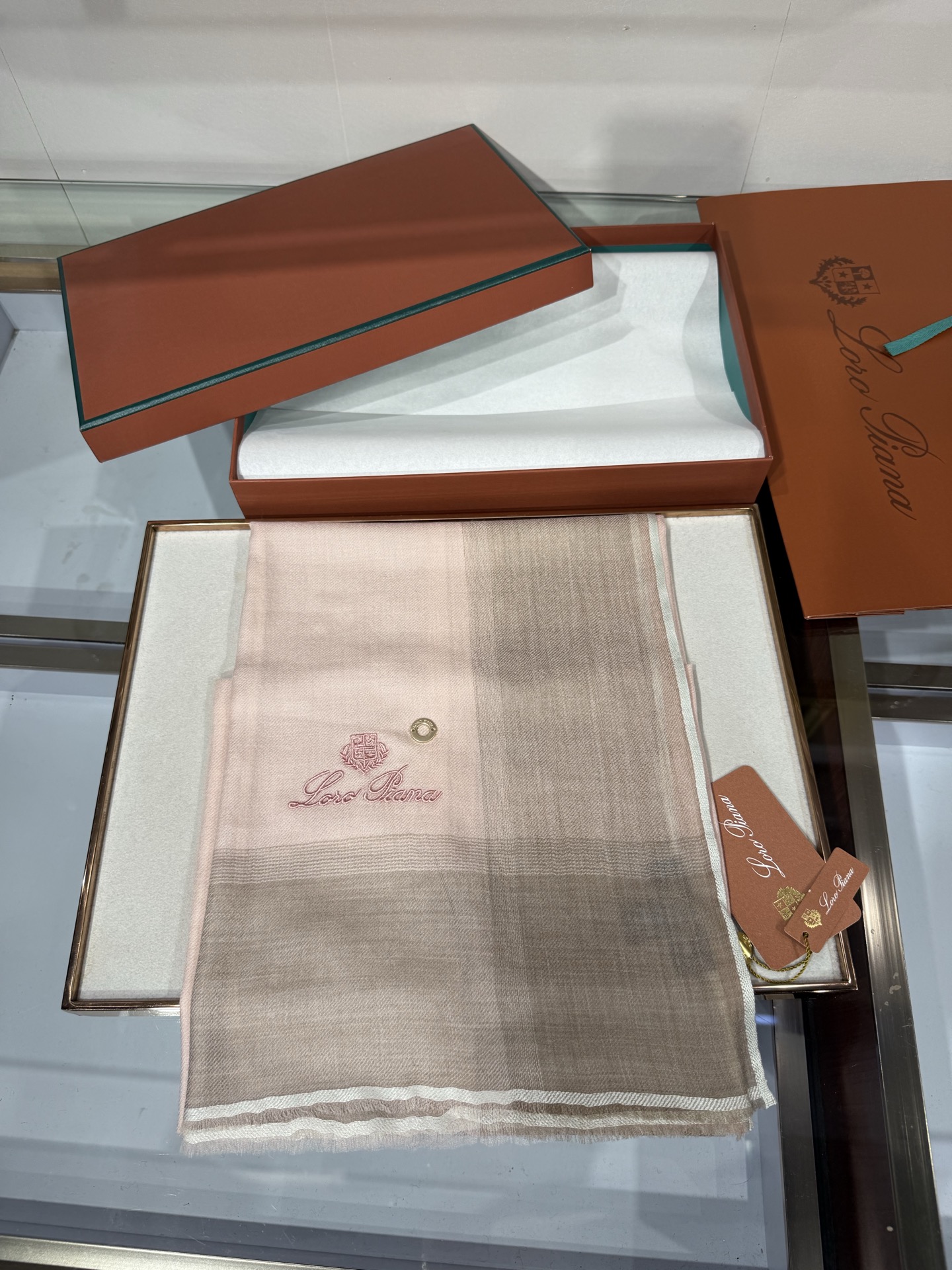 💟Loro Piana LP 最新独家供应十年二十年都不过时！也只有LP羊绒围巾能把这么看似简单外观的围巾做到顶级世界一