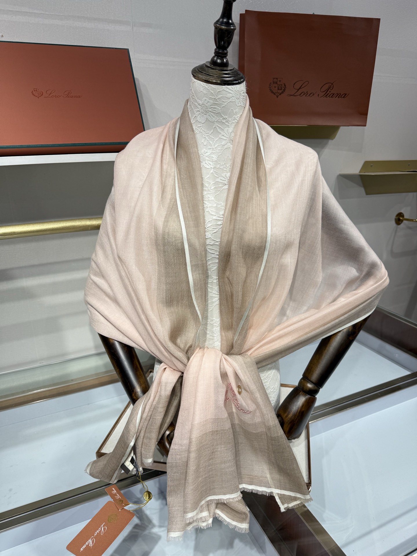 💟Loro Piana LP 最新独家供应十年二十年都不过时！也只有LP羊绒围巾能把这么看似简单外观的围巾做到顶级世界一