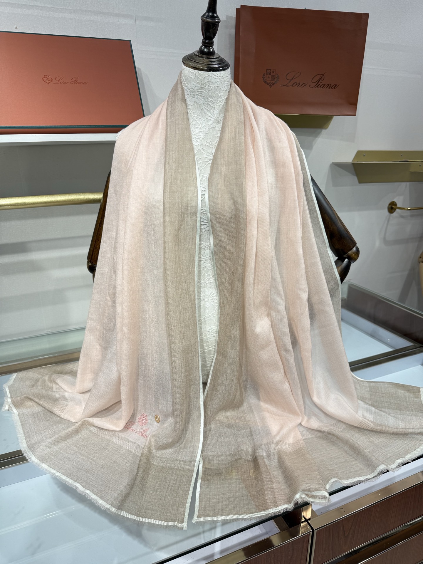 💟Loro Piana LP 最新独家供应十年二十年都不过时！也只有LP羊绒围巾能把这么看似简单外观的围巾做到顶级世界一