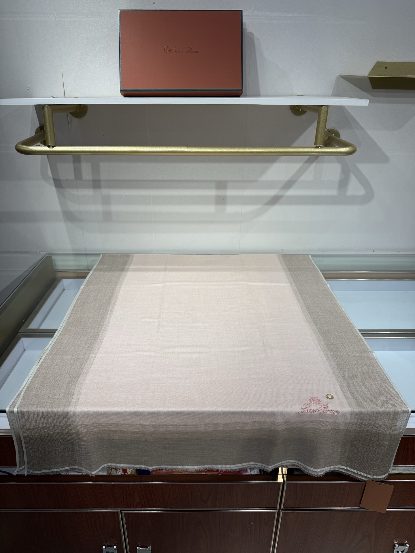 💟Loro Piana LP 最新独家供应十年二十年都不过时！也只有LP羊绒围巾能把这么看似简单外观的围巾做到顶级世界一