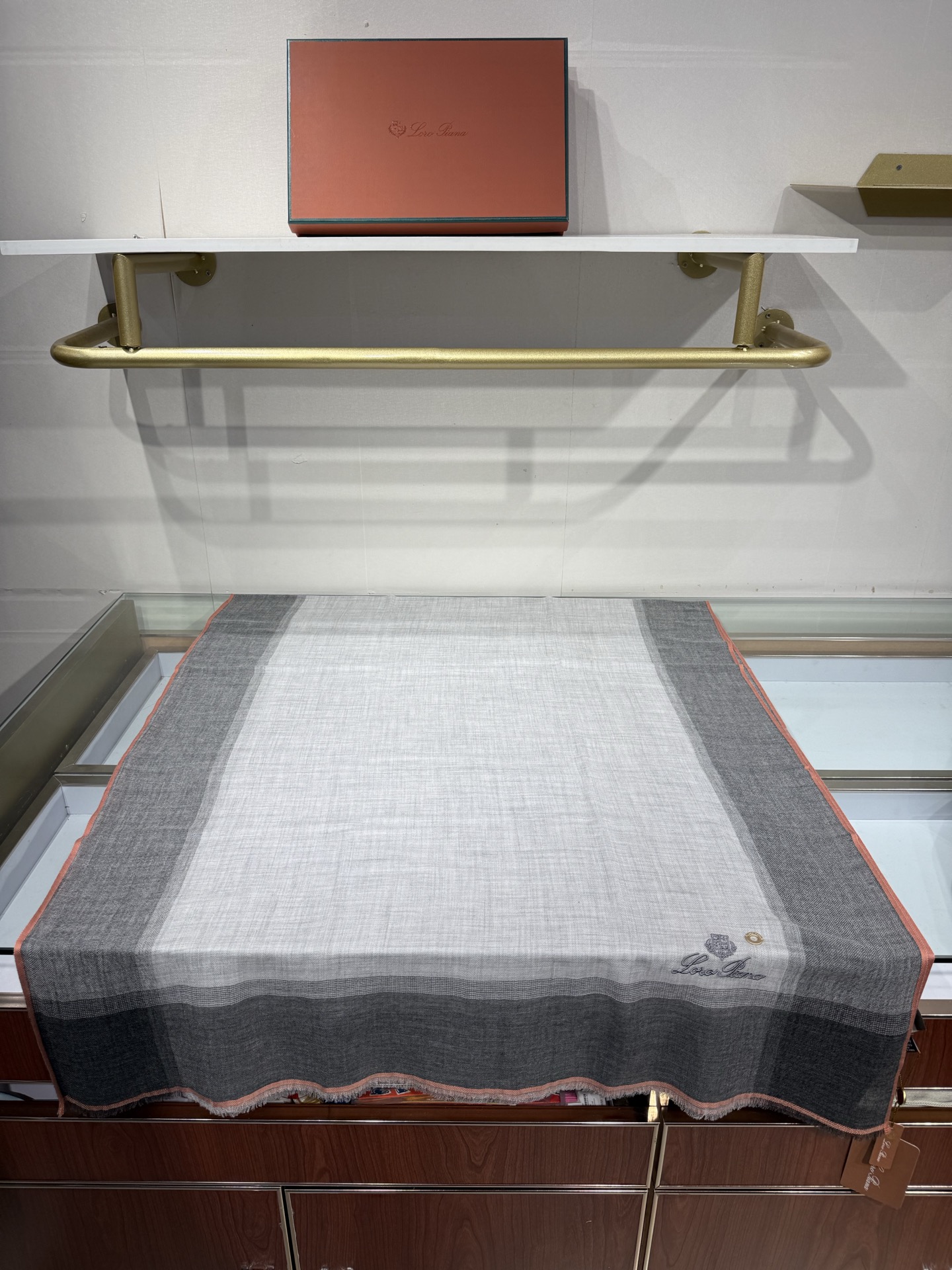💟26年秋冬新款Loro Piana LP 最新独家供应十年二十年都不过时！也只有LP羊绒围巾能把这么看似简单外观的围巾
