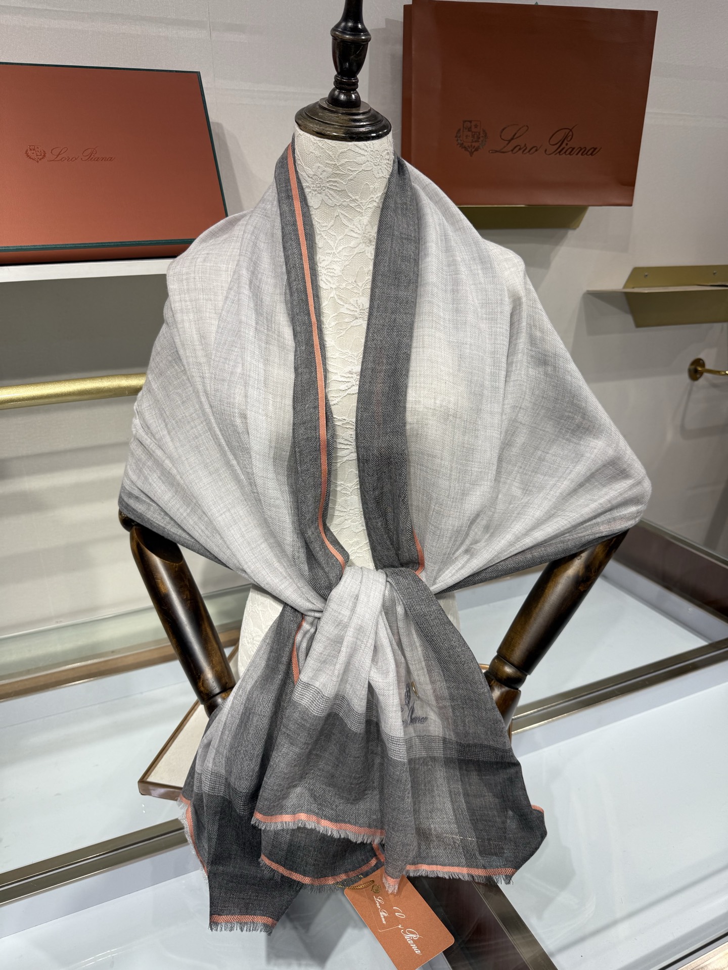 💟26年秋冬新款Loro Piana LP 最新独家供应十年二十年都不过时！也只有LP羊绒围巾能把这么看似简单外观的围巾