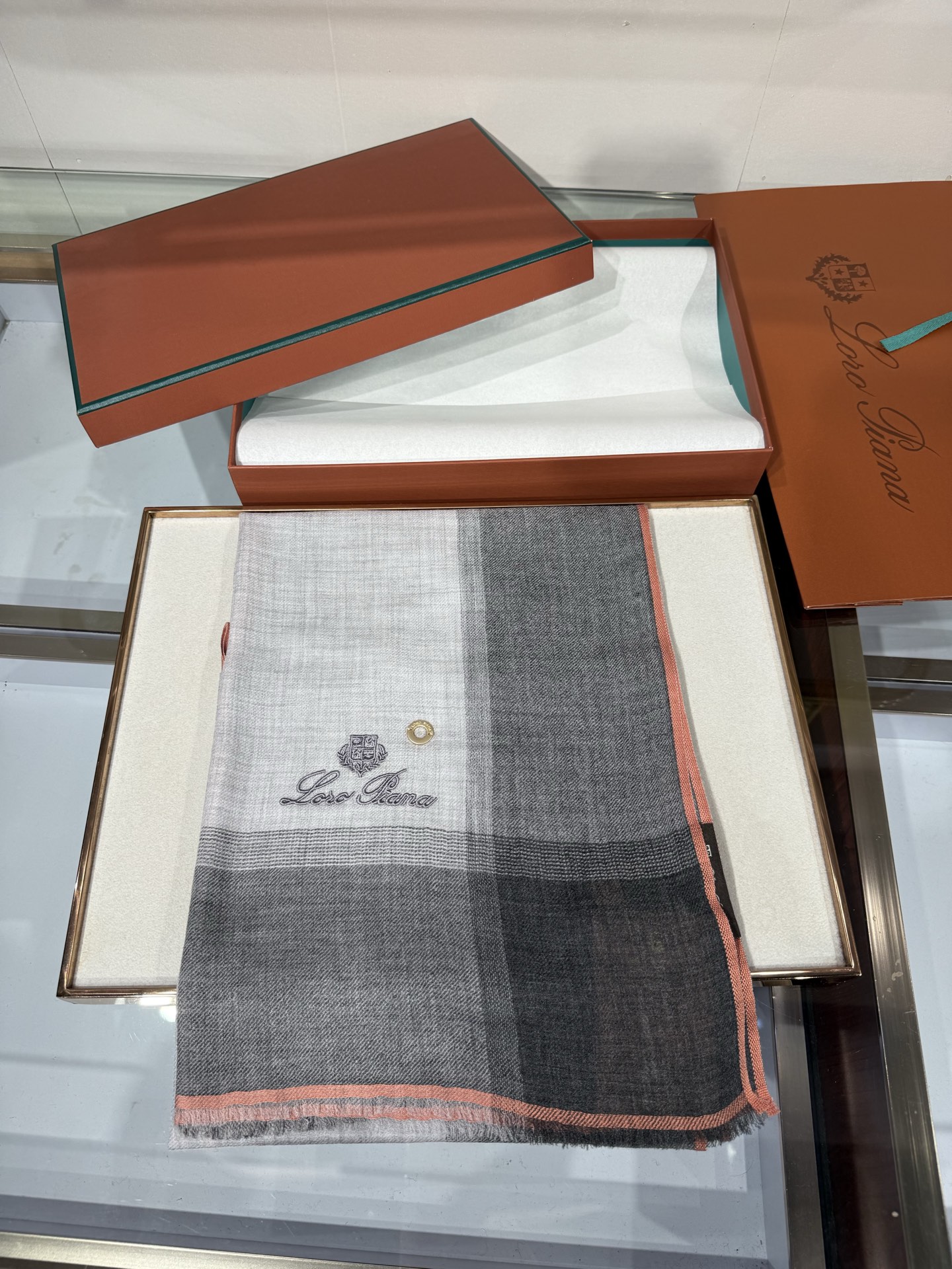 💟26年秋冬新款Loro Piana LP 最新独家供应十年二十年都不过时！也只有LP羊绒围巾能把这么看似简单外观的围巾