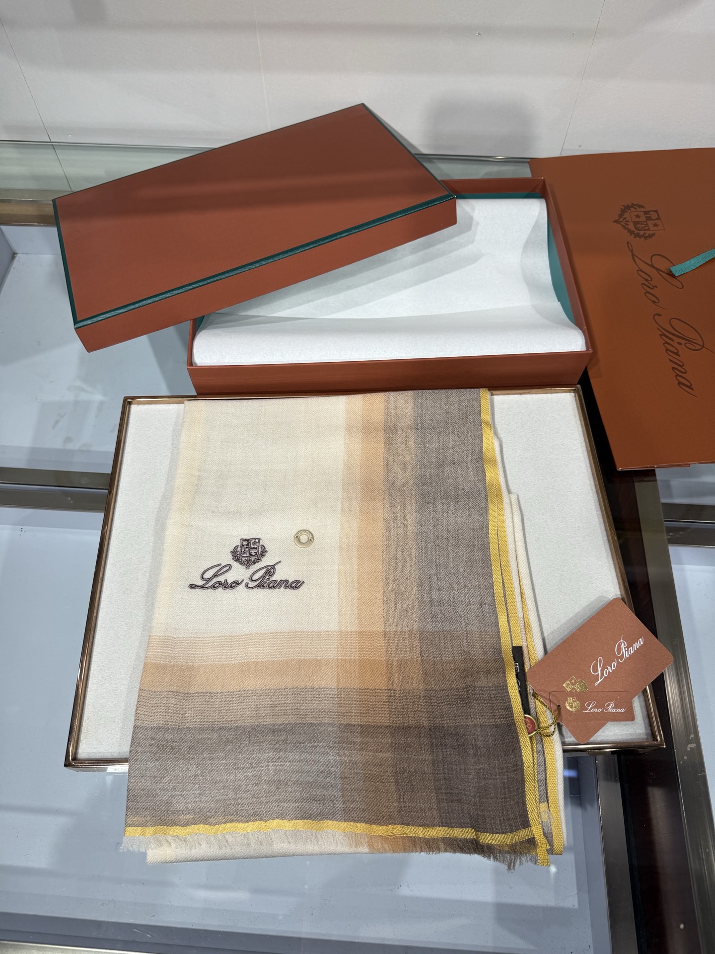 💟26年秋冬新款Loro Piana LP 最新独家供应十年二十年都不过时！也只有LP羊绒围巾能把这么看似简单外观的围巾
