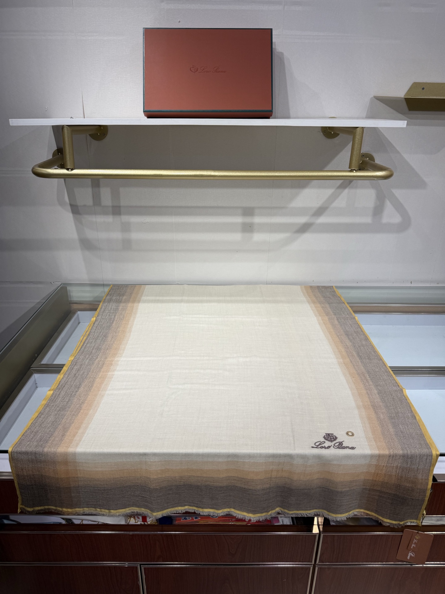 💟26年秋冬新款Loro Piana LP 最新独家供应十年二十年都不过时！也只有LP羊绒围巾能把这么看似简单外观的围巾