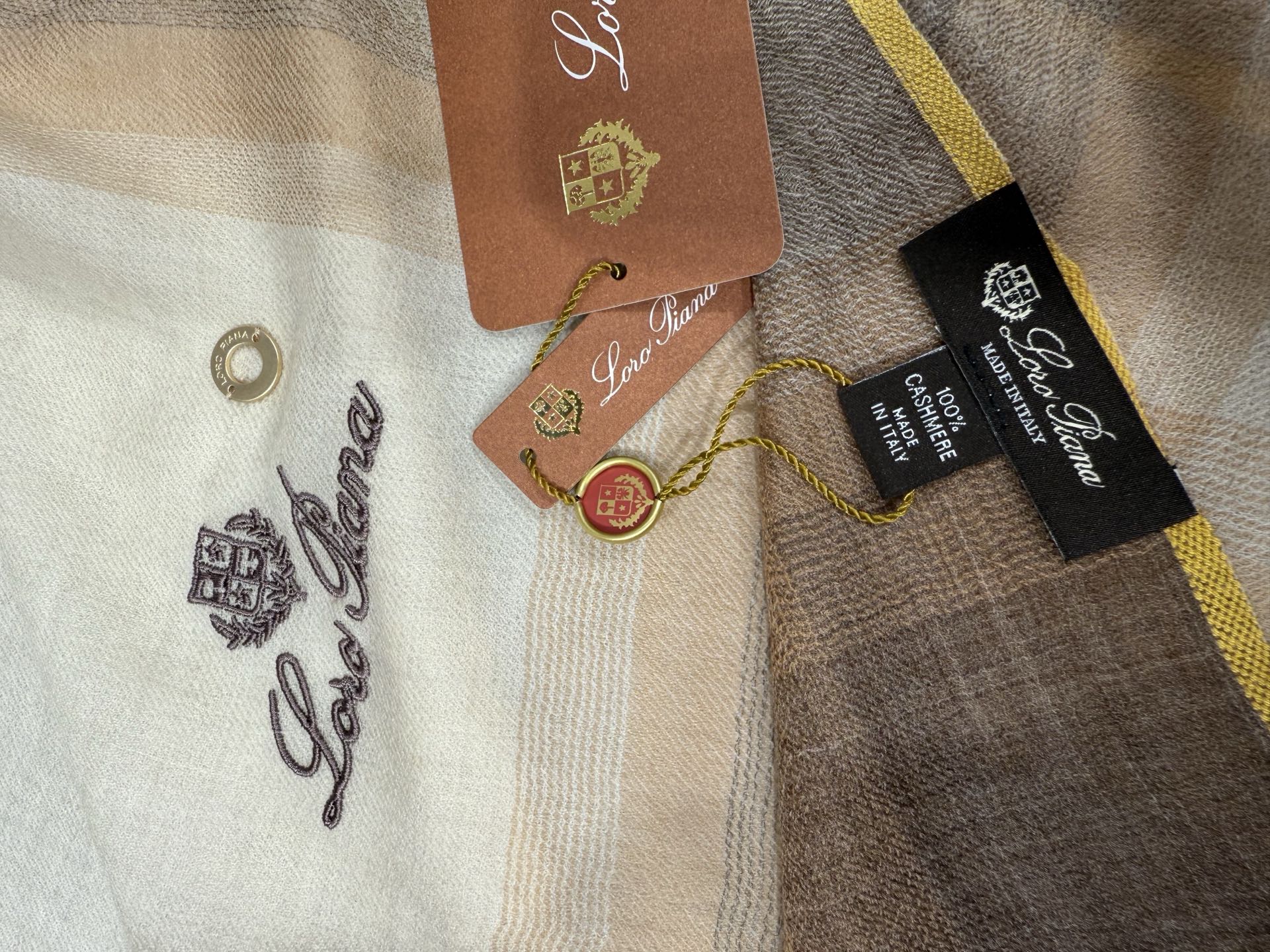 💟26年秋冬新款Loro Piana LP 最新独家供应十年二十年都不过时！也只有LP羊绒围巾能把这么看似简单外观的围巾