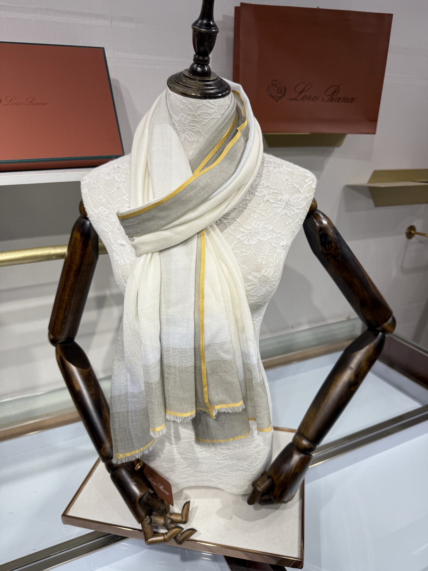 💟26年秋冬新款Loro Piana LP 最新独家供应十年二十年都不过时！也只有LP羊绒围巾能把这么看似简单外观的围巾