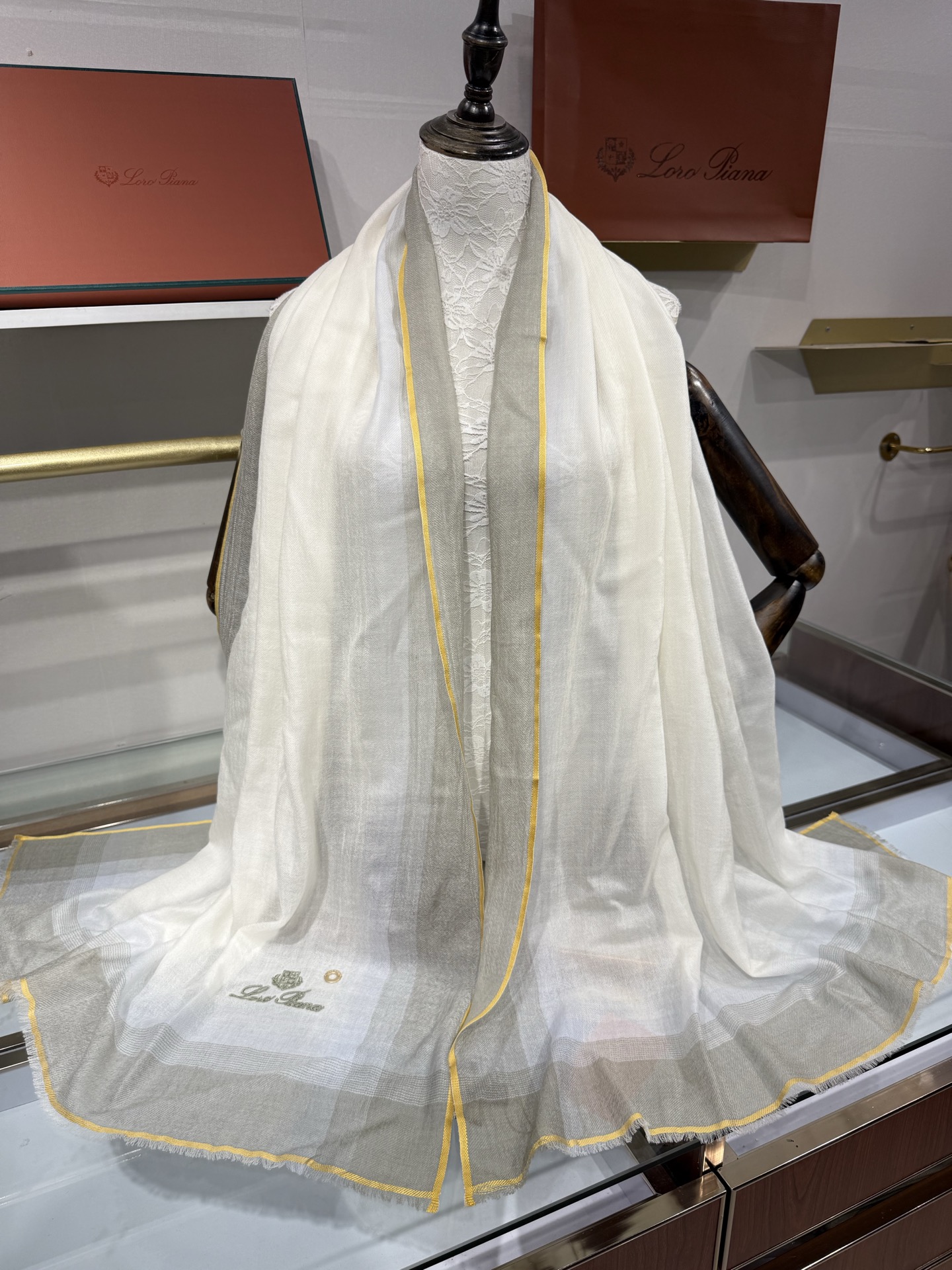 💟26年秋冬新款Loro Piana LP 最新独家供应十年二十年都不过时！也只有LP羊绒围巾能把这么看似简单外观的围巾