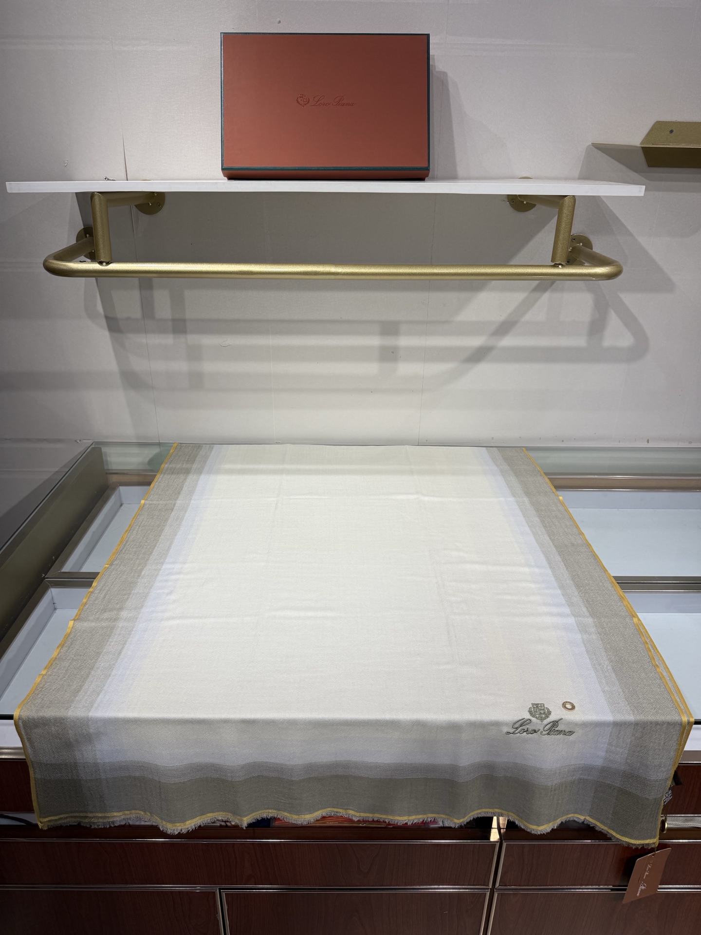 💟26年秋冬新款Loro Piana LP 最新独家供应十年二十年都不过时！也只有LP羊绒围巾能把这么看似简单外观的围巾