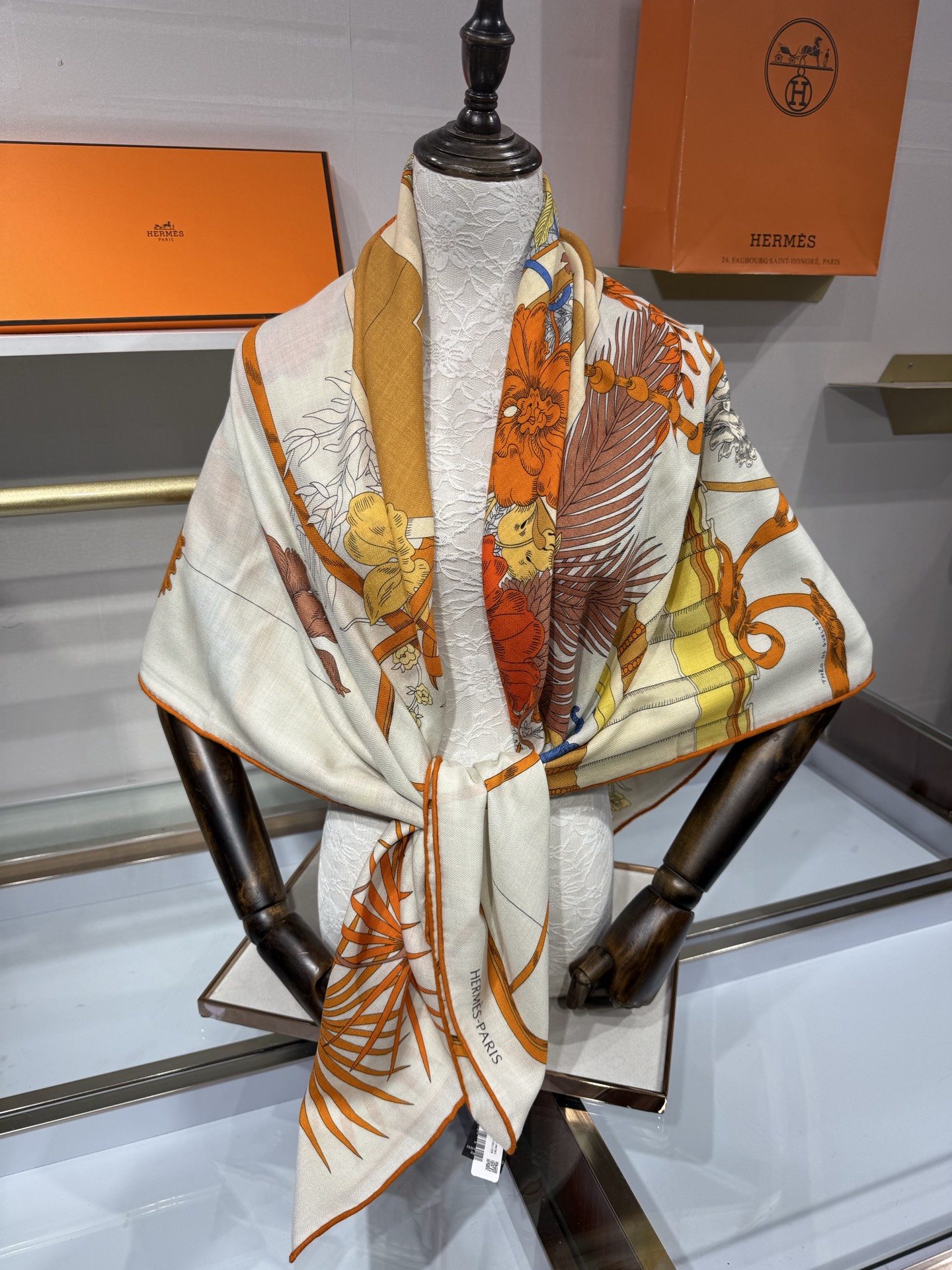 💟26年秋冬上新💞【双面同色丝绒方巾】手工卷边山羊绒和真丝混纺披肩(70%山羊绒,30%桑蚕丝) 这款披肩采用经典山羊绒 💟26年秋冬上新💞【双面同色丝绒方巾】手工卷边山羊绒和真丝混纺披肩(70%山羊绒,30%桑蚕丝) 这款披肩采用经典山羊绒