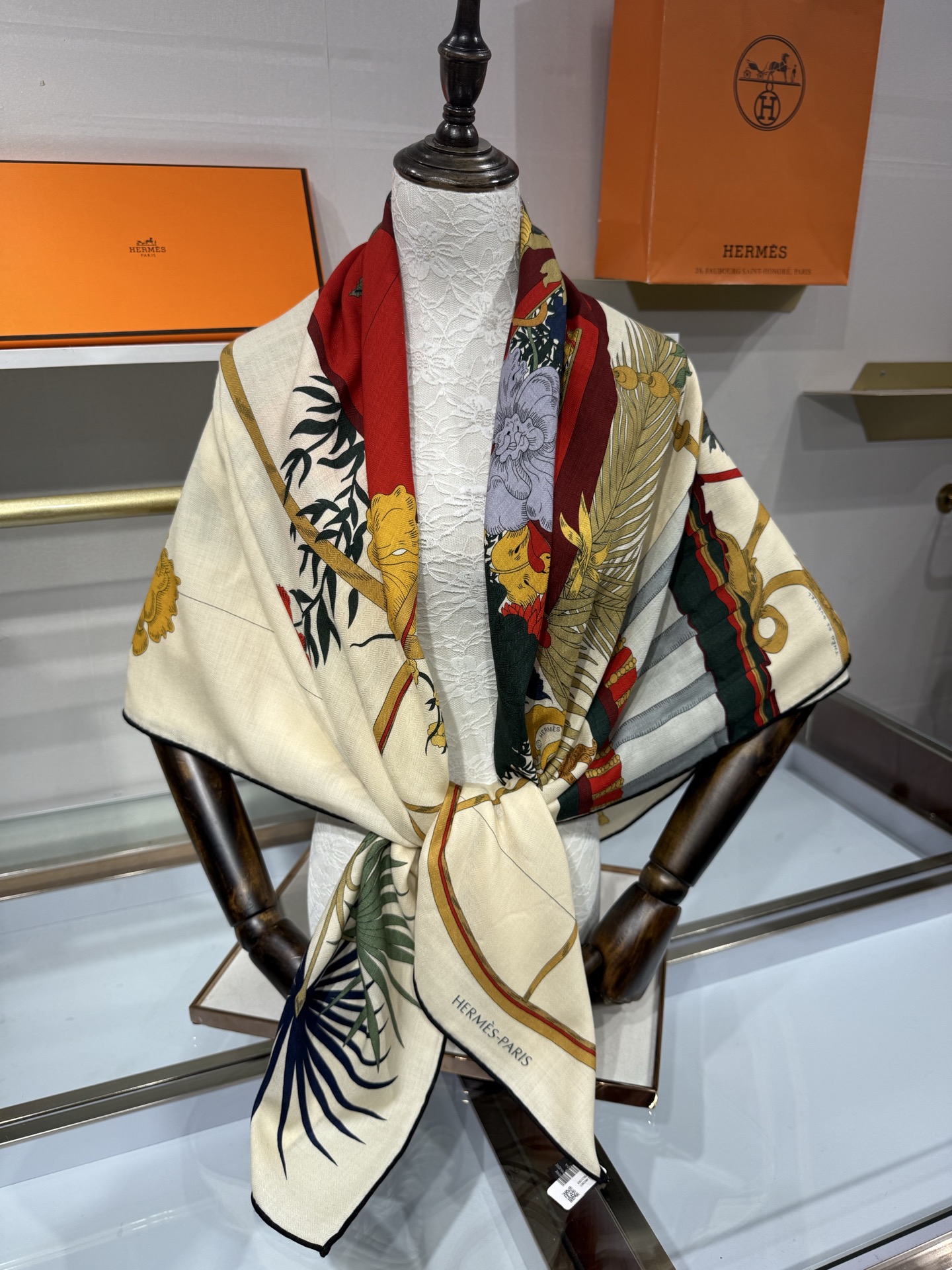 💟26年秋冬上新💞【双面同色丝绒方巾】手工卷边山羊绒和真丝混纺披肩(70%山羊绒,30%桑蚕丝) 这款披肩采用经典山羊绒 💟26年秋冬上新💞【双面同色丝绒方巾】手工卷边山羊绒和真丝混纺披肩(70%山羊绒,30%桑蚕丝) 这款披肩采用经典山羊绒