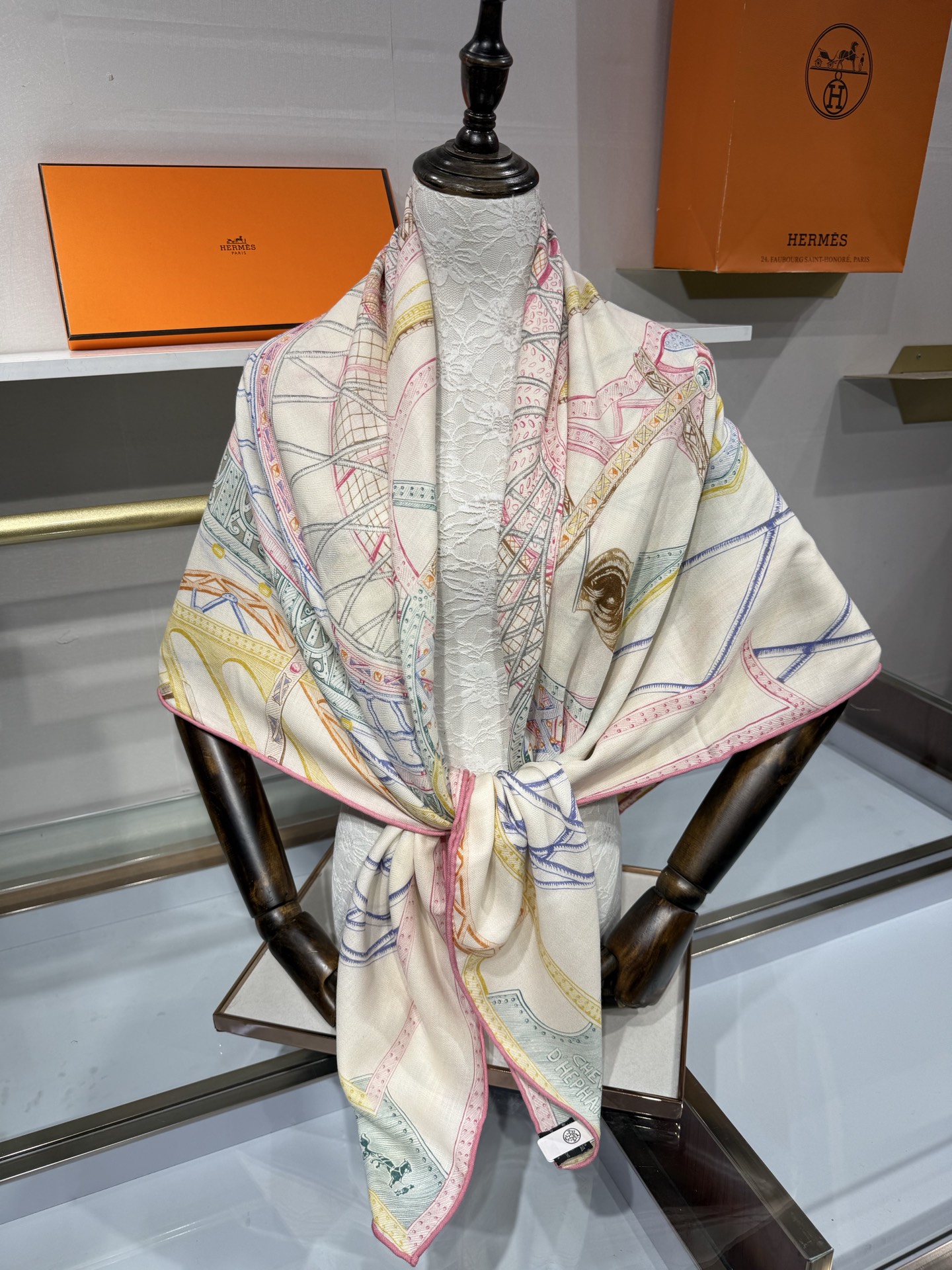 💟26年秋冬上新💞【双面同色丝绒方巾】手工卷边山羊绒和真丝混纺披肩(70%山羊绒,30%桑蚕丝) 这款披肩采用经典山羊绒 💟26年秋冬上新💞【双面同色丝绒方巾】手工卷边山羊绒和真丝混纺披肩(70%山羊绒,30%桑蚕丝) 这款披肩采用经典山羊绒