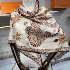 🆕 💟HERMES/2026❤️New三角形尺寸,非常好搭配衣服,手工卷边,70%羊绒+30%真丝材质混纺面料柔软细腻, 🆕 💟HERMES/2026❤️New三角形尺寸,非常好搭配衣服,手工卷边,70%羊绒+30%真丝材质混纺面料柔软细腻,