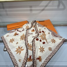 🆕 💟HERMES/2026❤️New三角形尺寸,非常好搭配衣服,手工卷边,70%羊绒+30%真丝材质混纺面料柔软细腻, 🆕 💟HERMES/2026❤️New三角形尺寸,非常好搭配衣服,手工卷边,70%羊绒+30%真丝材质混纺面料柔软细腻,