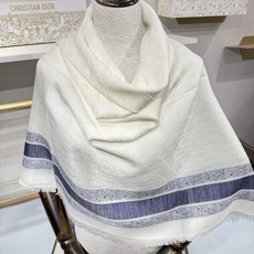 💟26年秋冬新款Dior Oblique 老花披肩双面Oblique老花提花,米白底色+海军蓝边框,四周手工流苏毛边,底 💟26年秋冬新款Dior Oblique 老花披肩双面Oblique老花提花,米白底色+海军蓝边框,四周手工流苏毛边,底