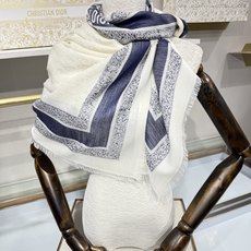💟26年秋冬新款Dior Oblique 老花披肩双面Oblique老花提花,米白底色+海军蓝边框,四周手工流苏毛边,底 💟26年秋冬新款Dior Oblique 老花披肩双面Oblique老花提花,米白底色+海军蓝边框,四周手工流苏毛边,底