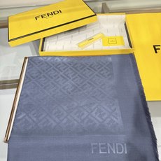 💟诠释什么叫高端顶奢产品~羊绒+羊毛方巾Fendi 卓尔不凡,高级有气场!!】非常抬人!永远加分的F秋冬单品!各种穿衣 💟诠释什么叫高端顶奢产品~羊绒+羊毛方巾Fendi 卓尔不凡,高级有气场!!】非常抬人!永远加分的F秋冬单品!各种穿衣
